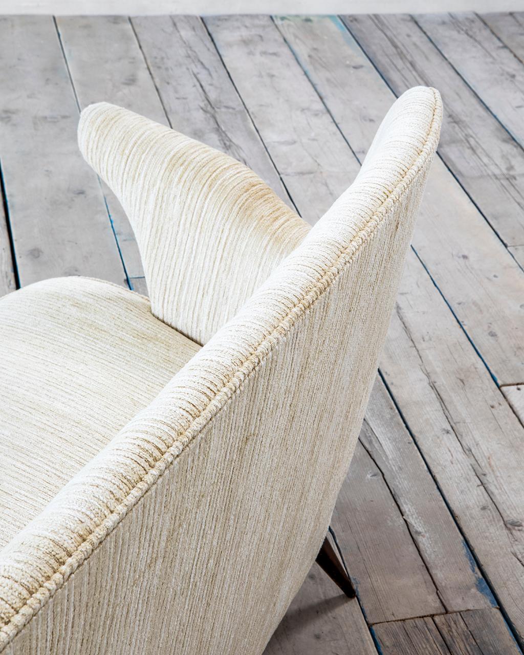 20th Century Nino Zoncada Sofa in Wood and White Fabric Upholstery 1