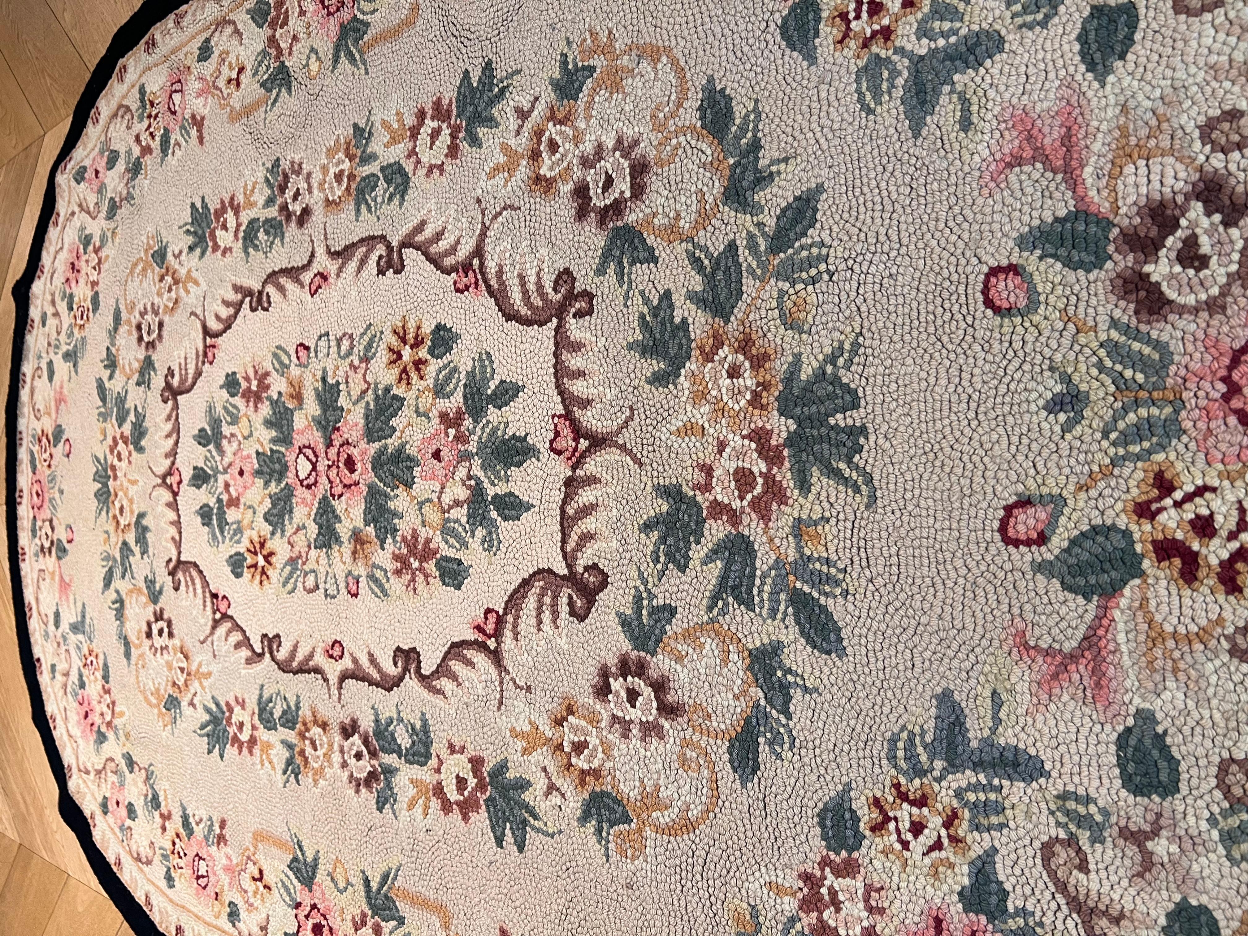 20th Century North America Oval Hooked Rug Floral Bouquet Hand-Knotted Wool Grey For Sale 6