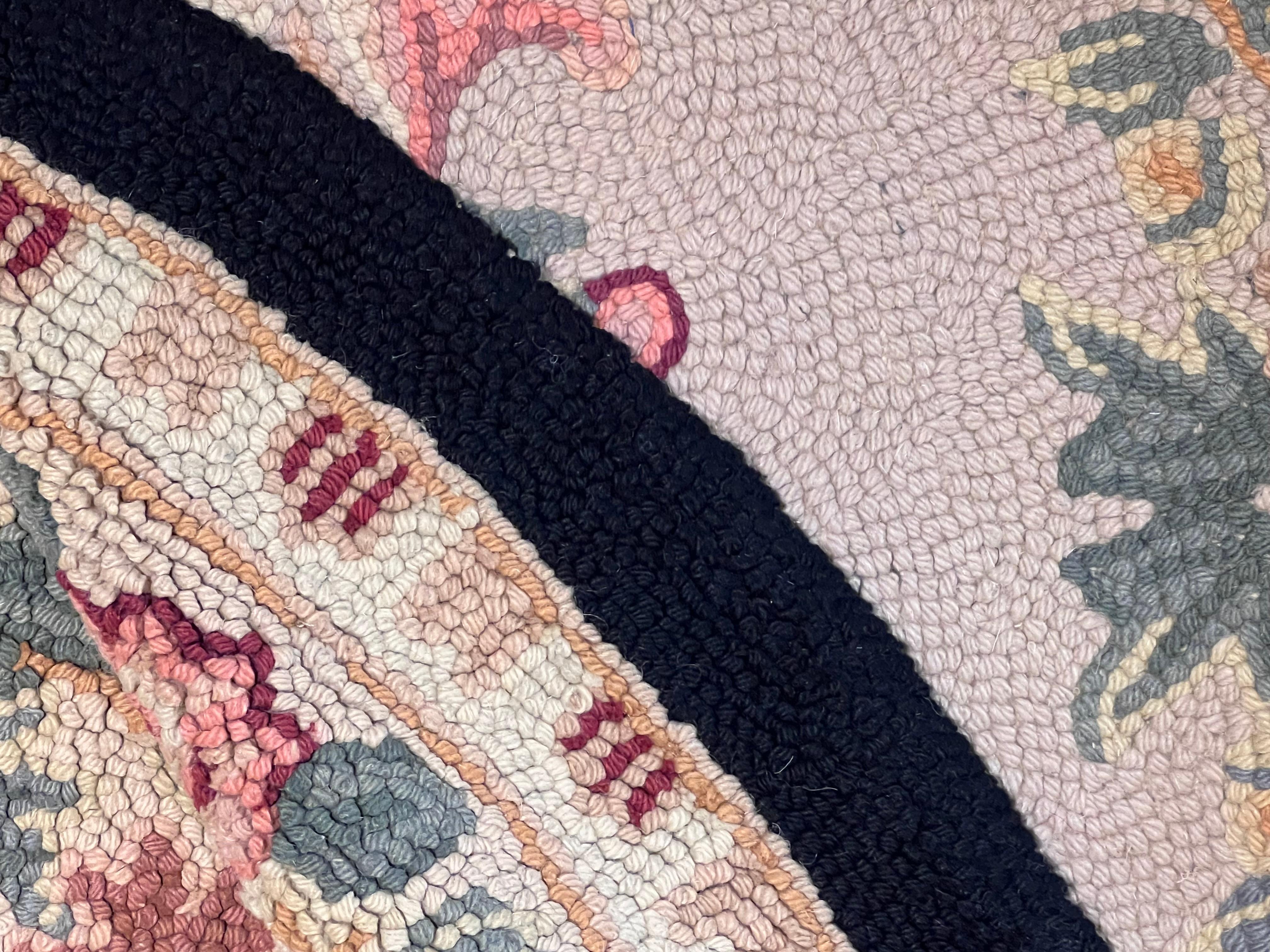 Ovaler Kapuzenteppich mit Blumenstrauß aus handgeknüpfter Wolle in Grau, Nordamerika, 20. Jahrhundert im Angebot 10