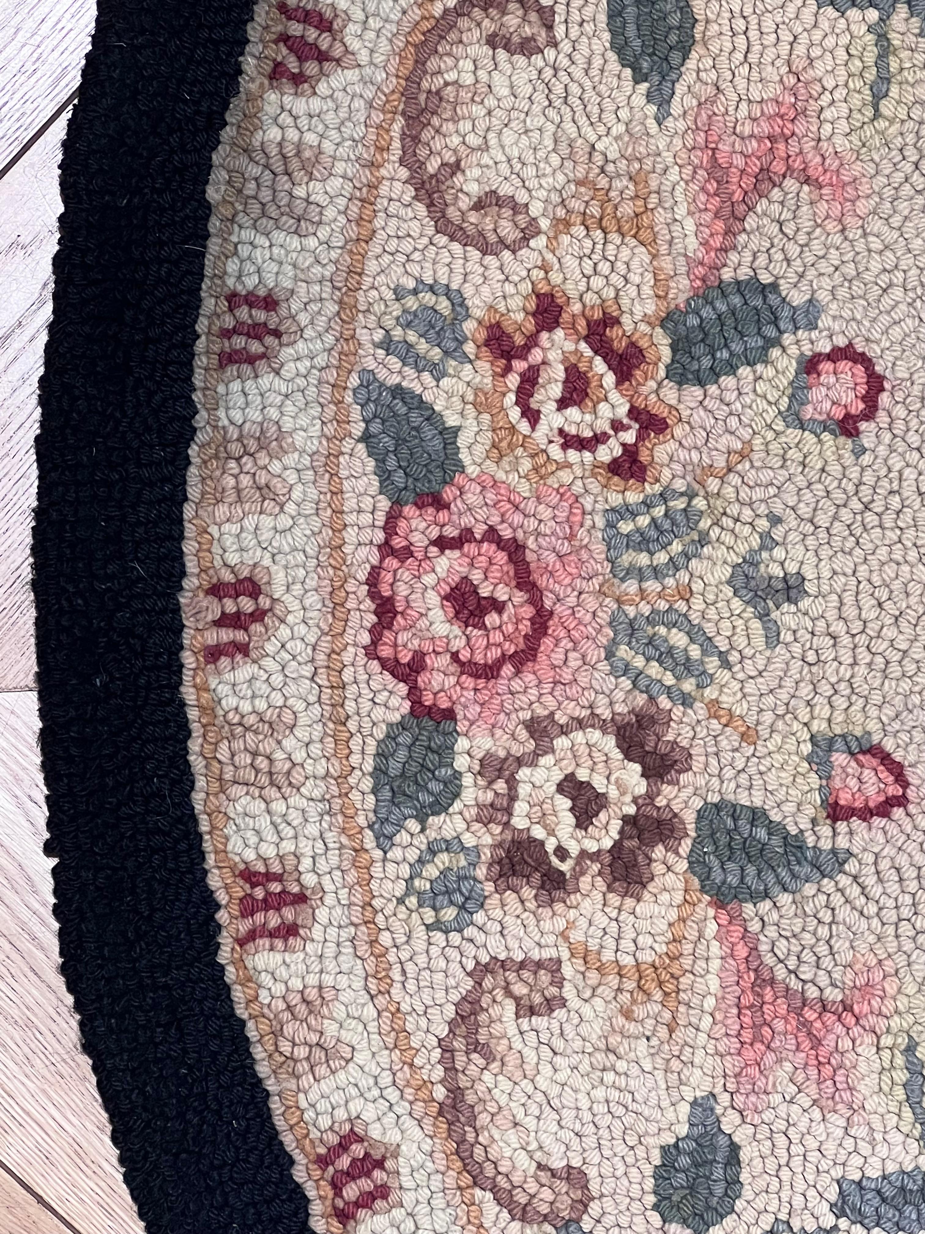 20th Century North America Oval Hooked Rug Floral Bouquet Hand-Knotted Wool Grey For Sale 9