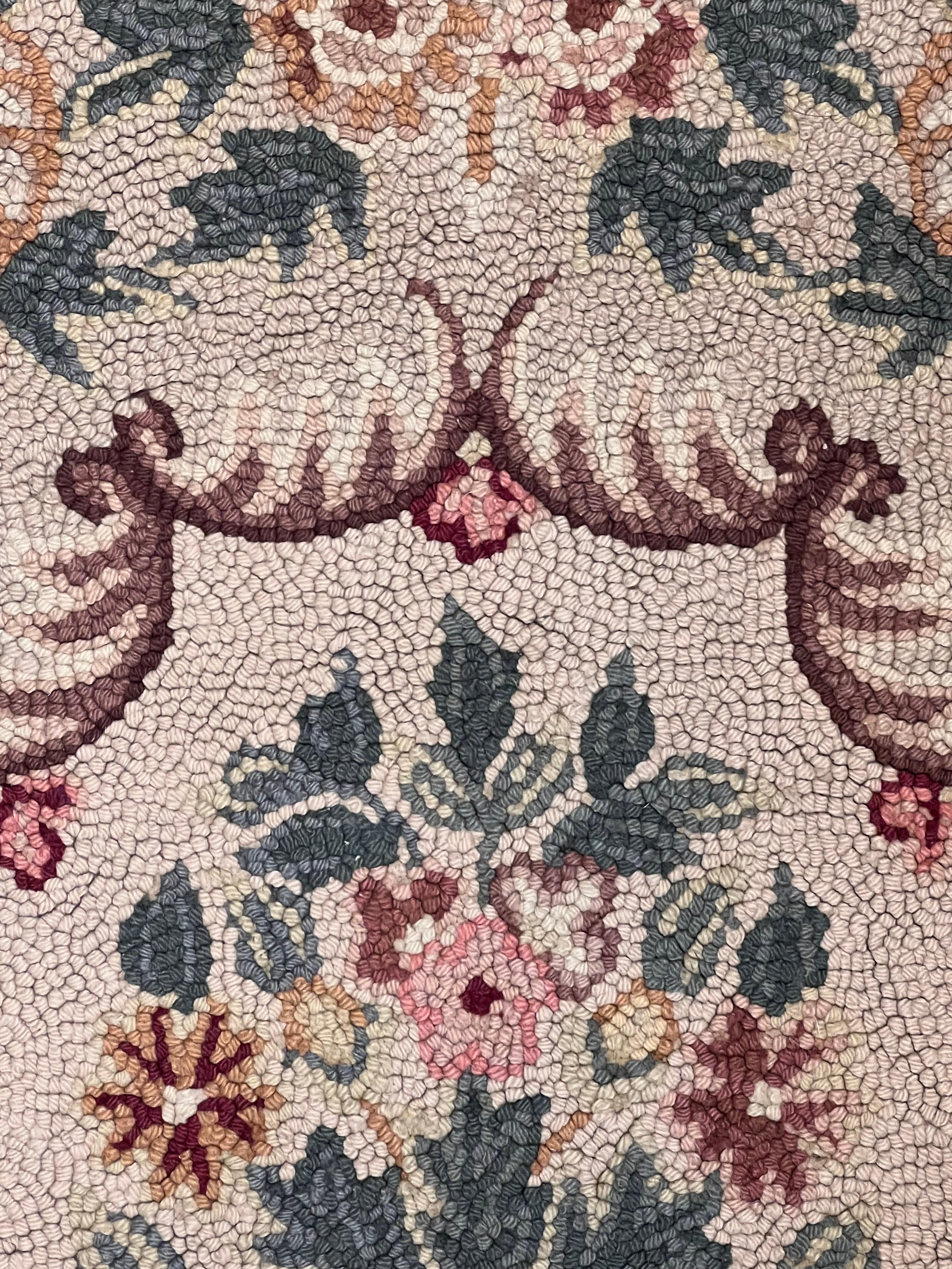 20th Century North America Oval Hooked Rug Floral Bouquet Hand-Knotted Wool Grey For Sale 11