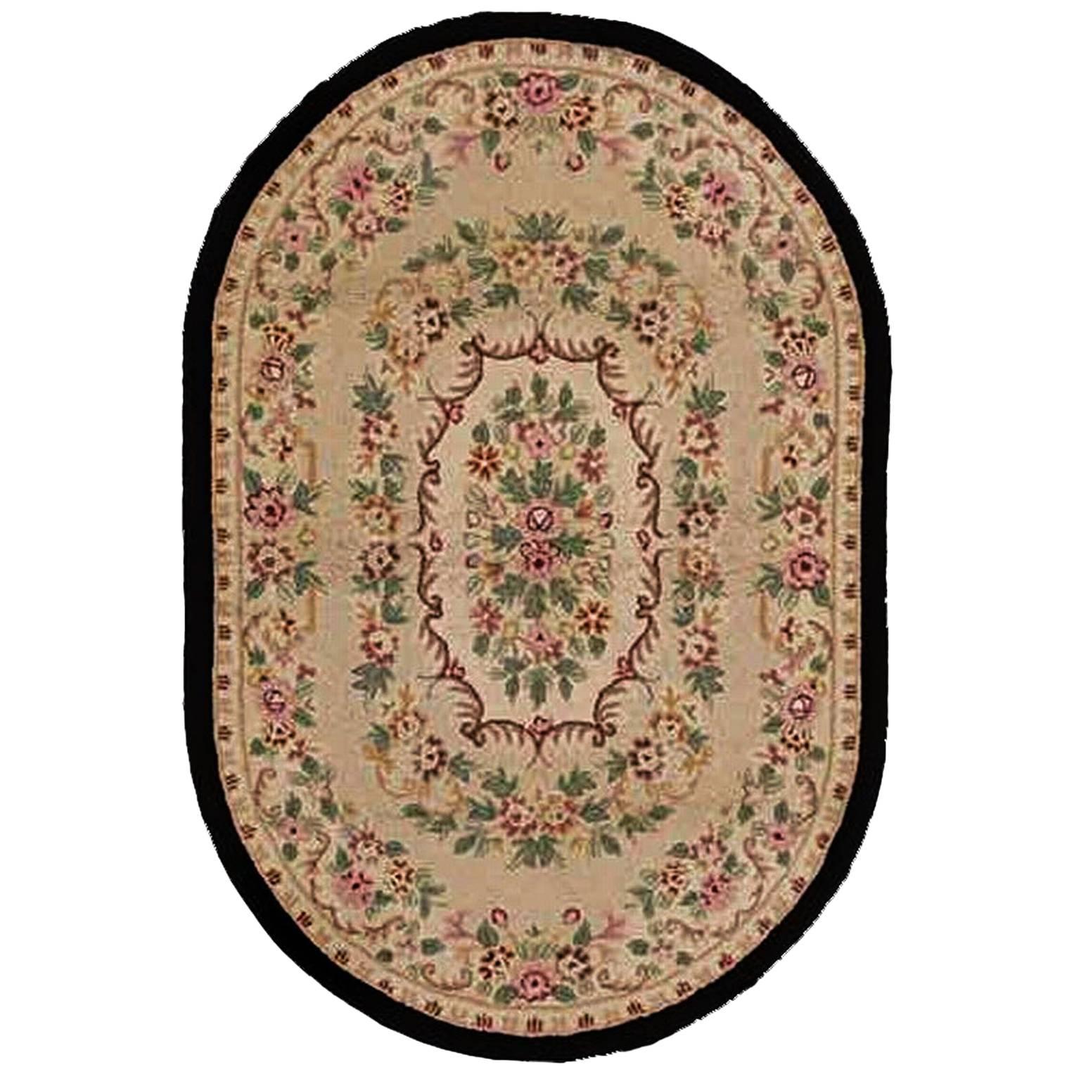 20th Century North America Oval Hooked Rug Floral Bouquet Hand-Knotted Wool Grey For Sale