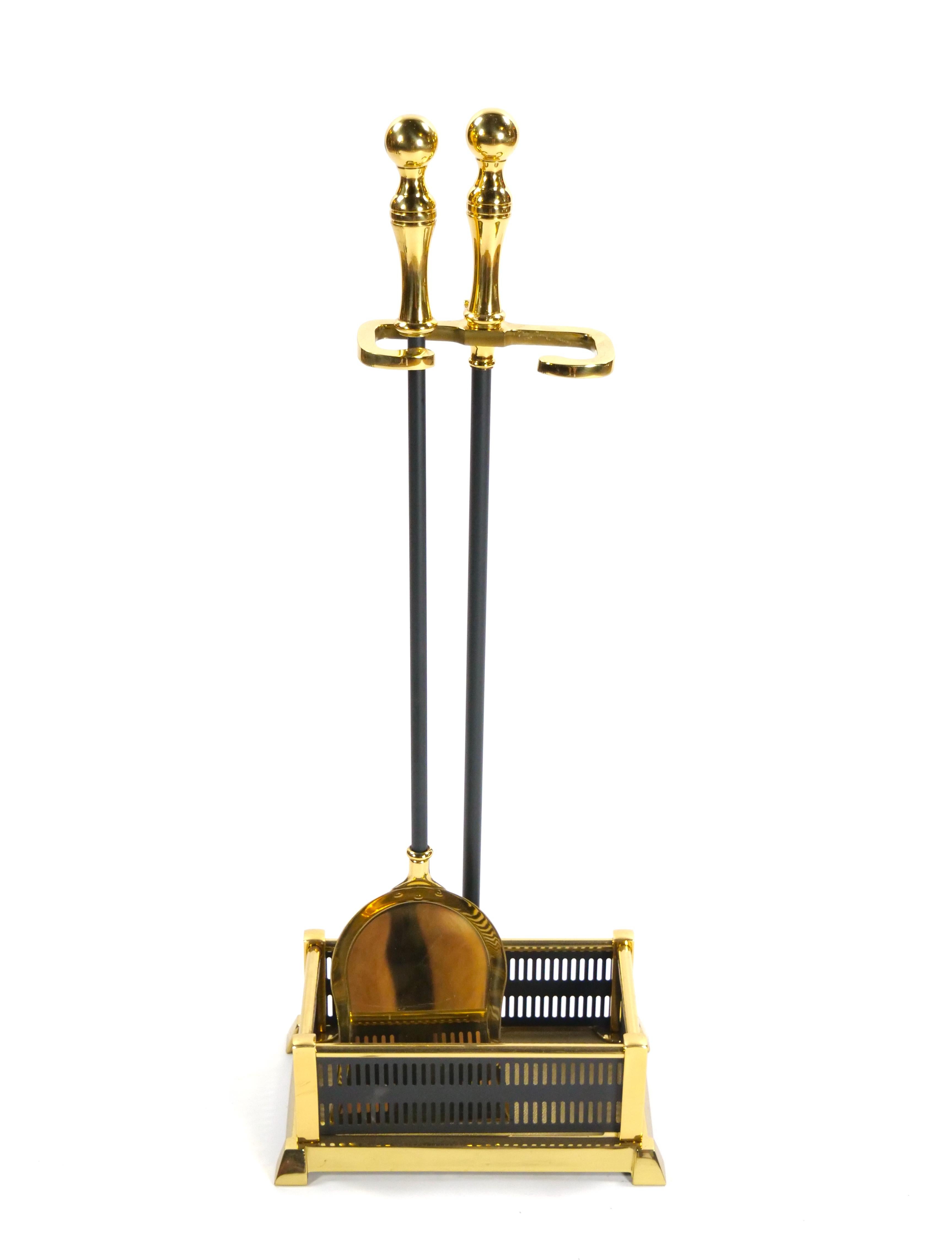 20th Century North American Victorian Style Fireplace Tool Set For Sale 6