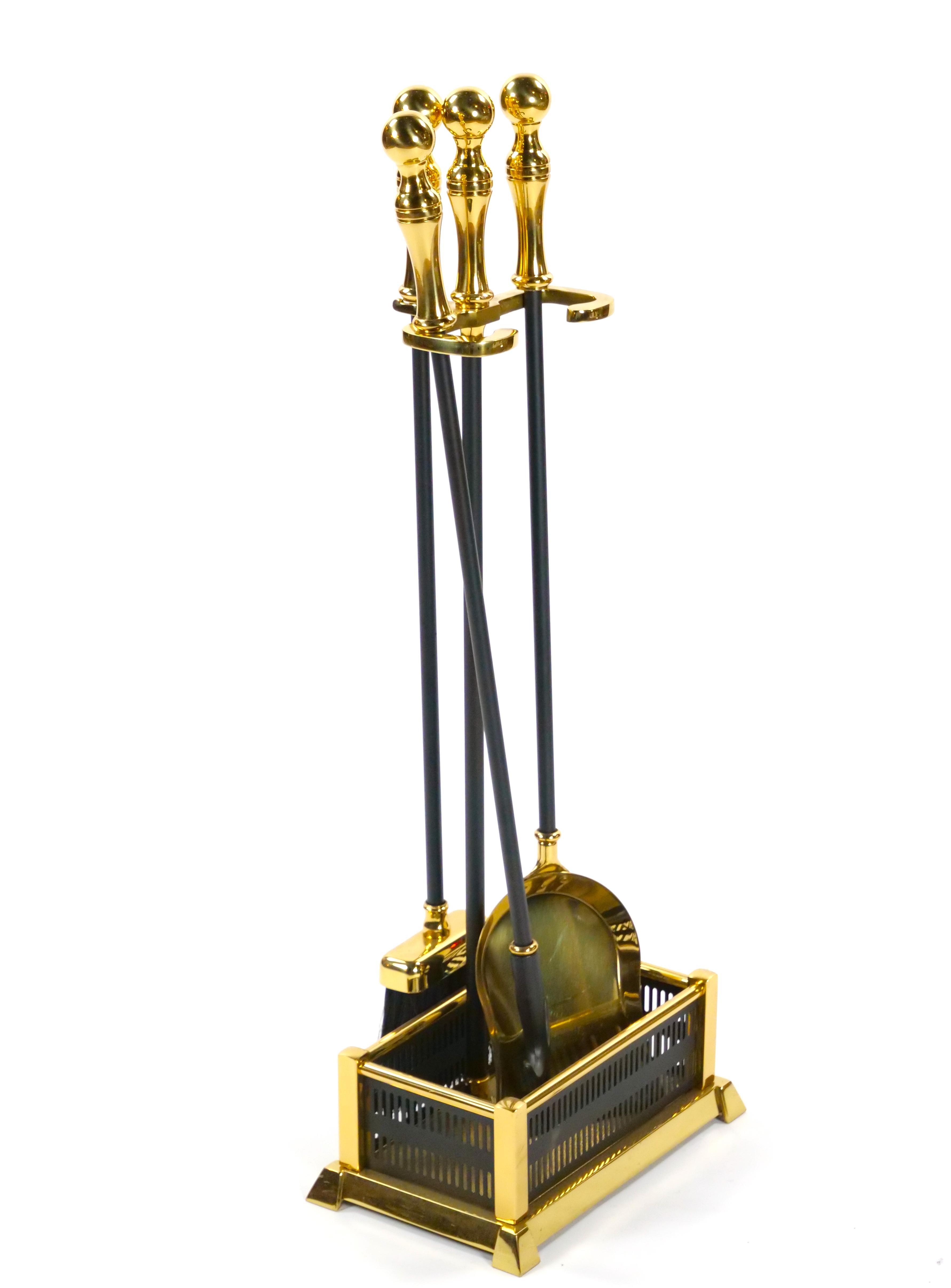 20th Century North American Victorian Style Fireplace Tool Set In Good Condition For Sale In Tarry Town, NY