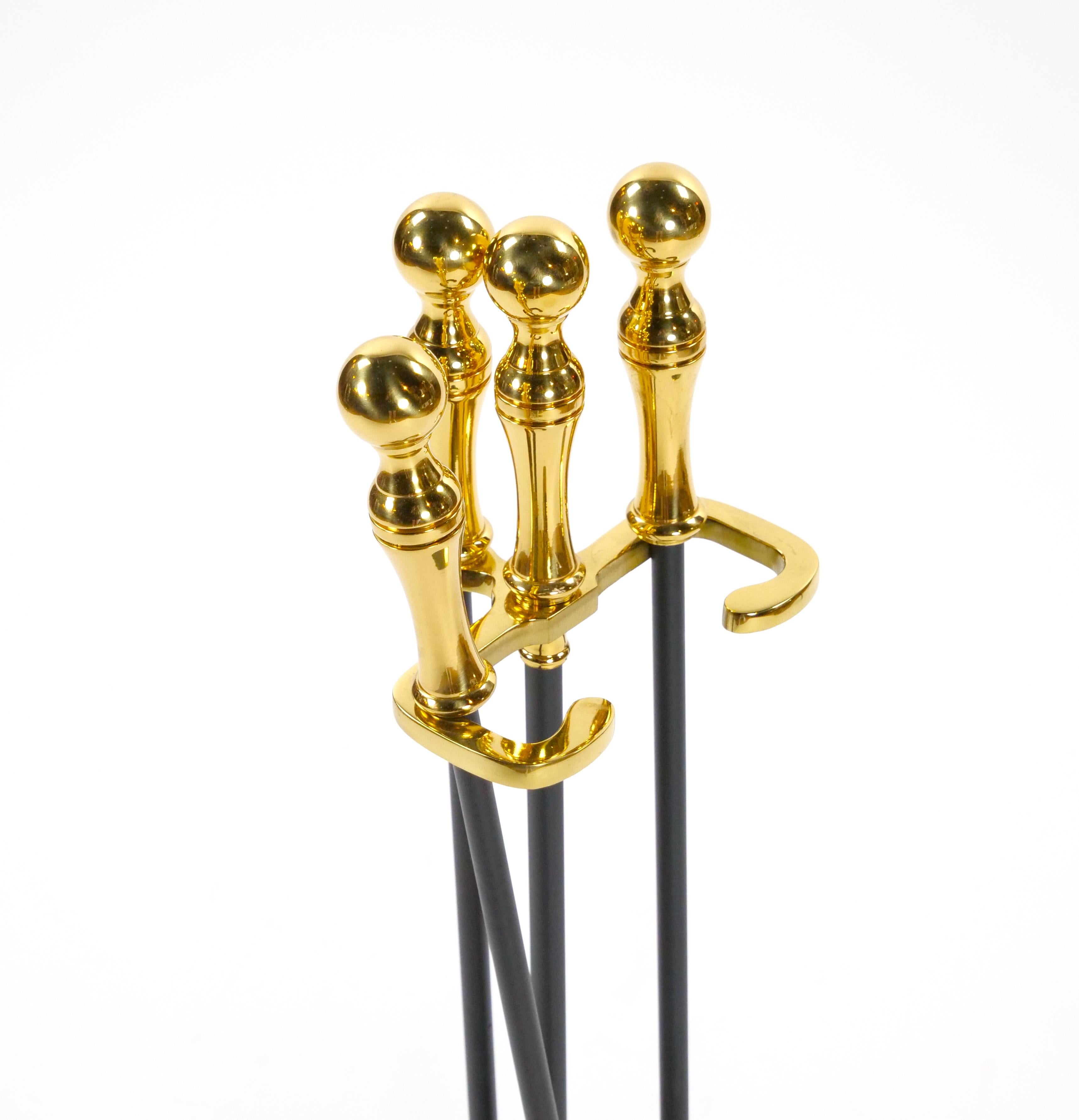 20th Century North American Victorian Style Fireplace Tool Set For Sale 1