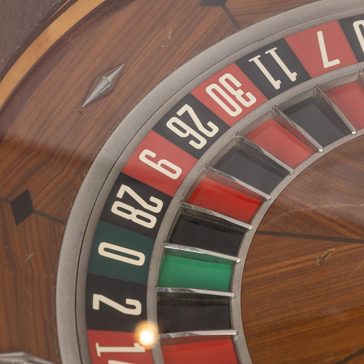 20th Century Novelty Coffee Table With A Working Roulette Wheel 1
