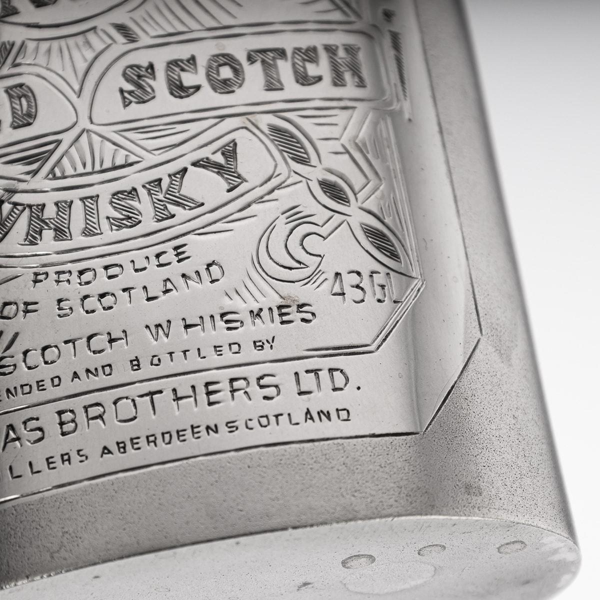 Bottiglia di whisky Chivas Regal in argento massiccio, novità del XX secolo 3