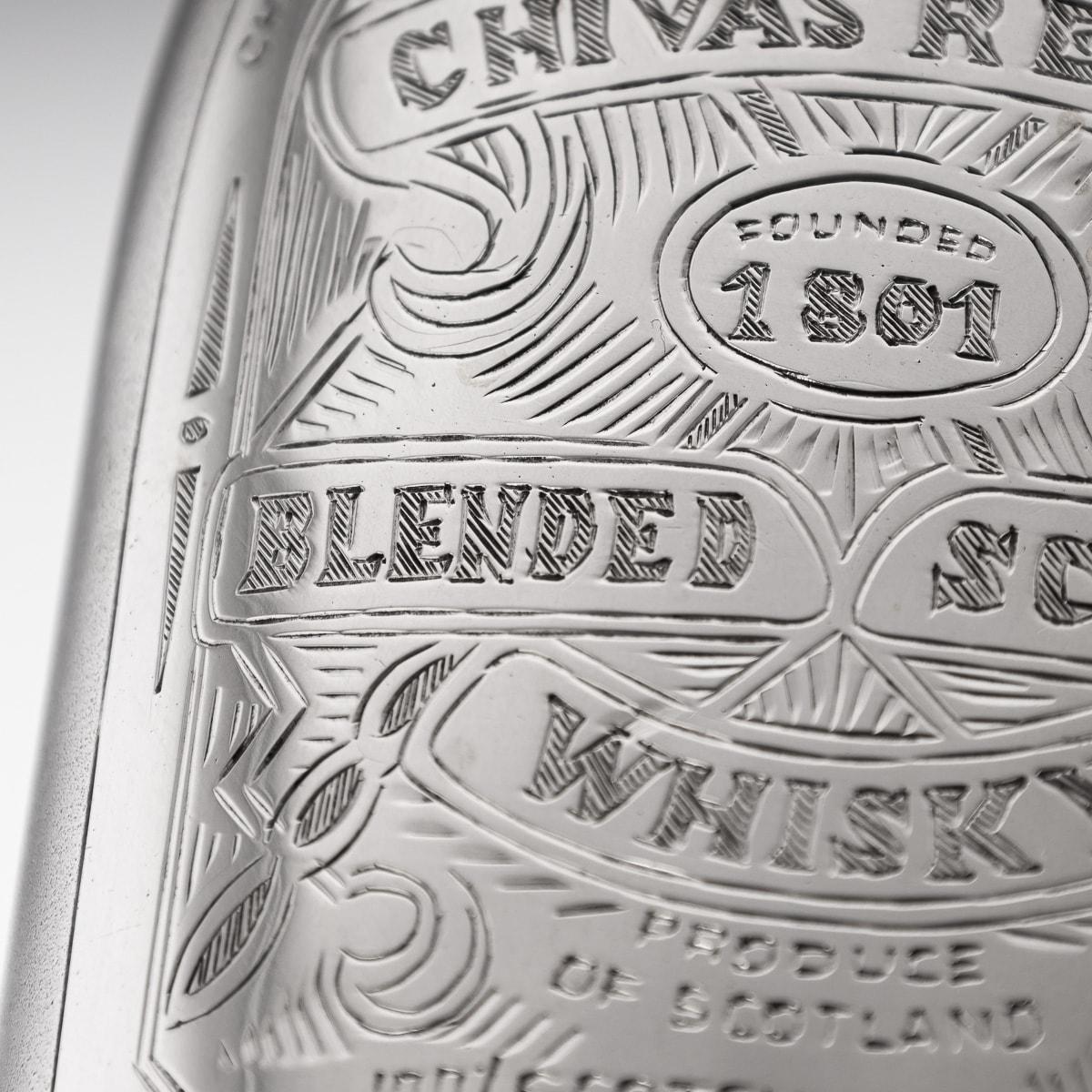 Bottiglia di whisky Chivas Regal in argento massiccio, novità del XX secolo 1