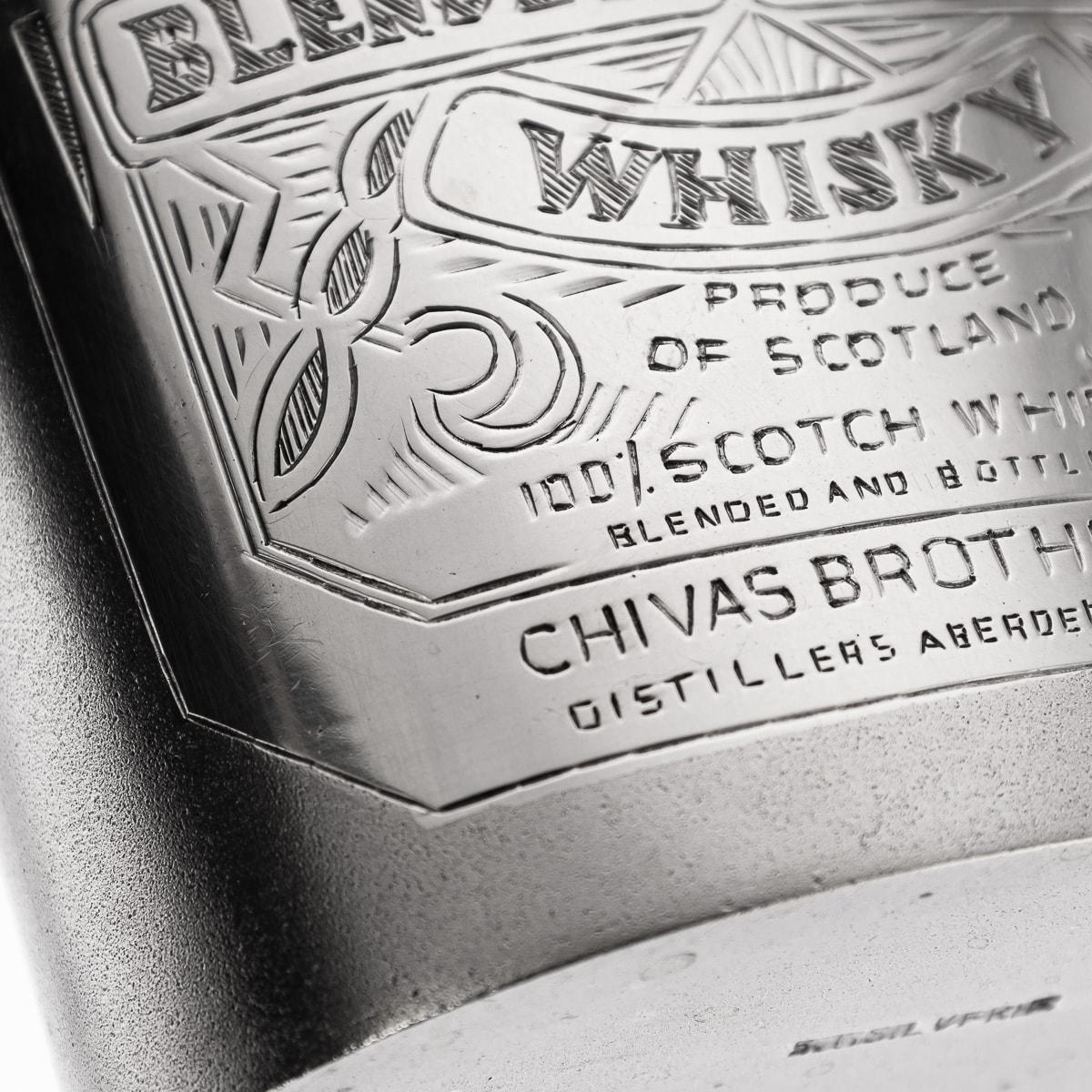 Bottiglia di whisky Chivas Regal in argento massiccio, novità del XX secolo 2