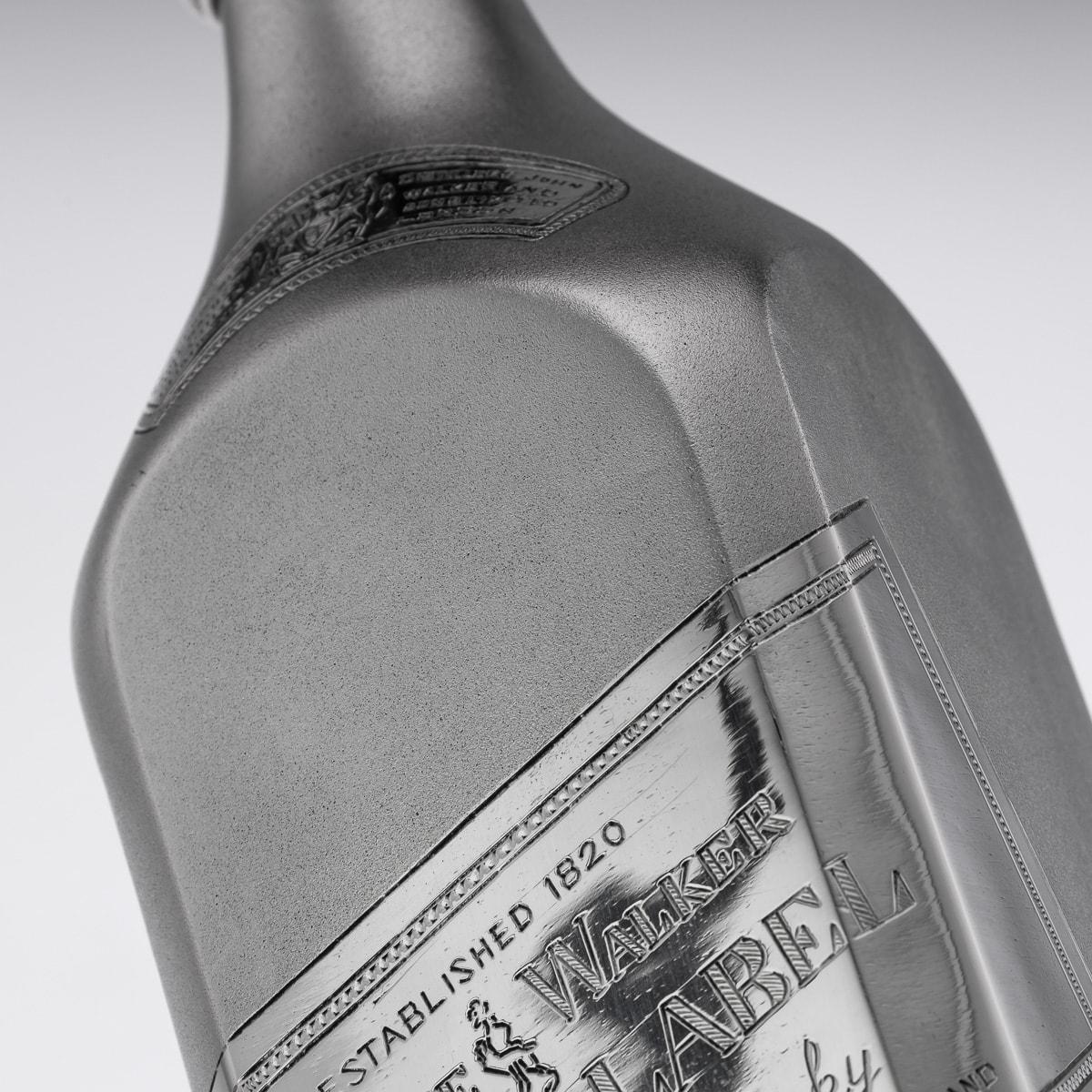 Grand flacon de whisky Johnnie Walker en argent massif fantaisie du 20ème siècle en vente 7