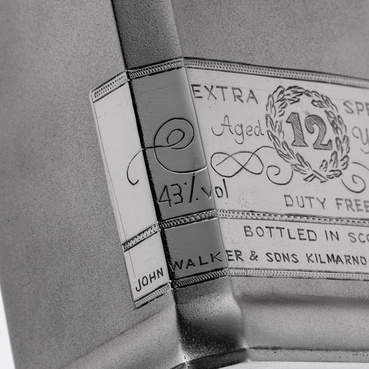 Grand flacon de whisky Johnnie Walker en argent massif fantaisie du 20ème siècle en vente 11