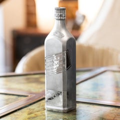 Novedad del siglo XX Botella grande de whisky Johnnie Walker de plata maciza