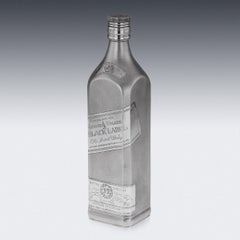 Novedad del siglo XX Botella grande de whisky Johnnie Walker de plata maciza