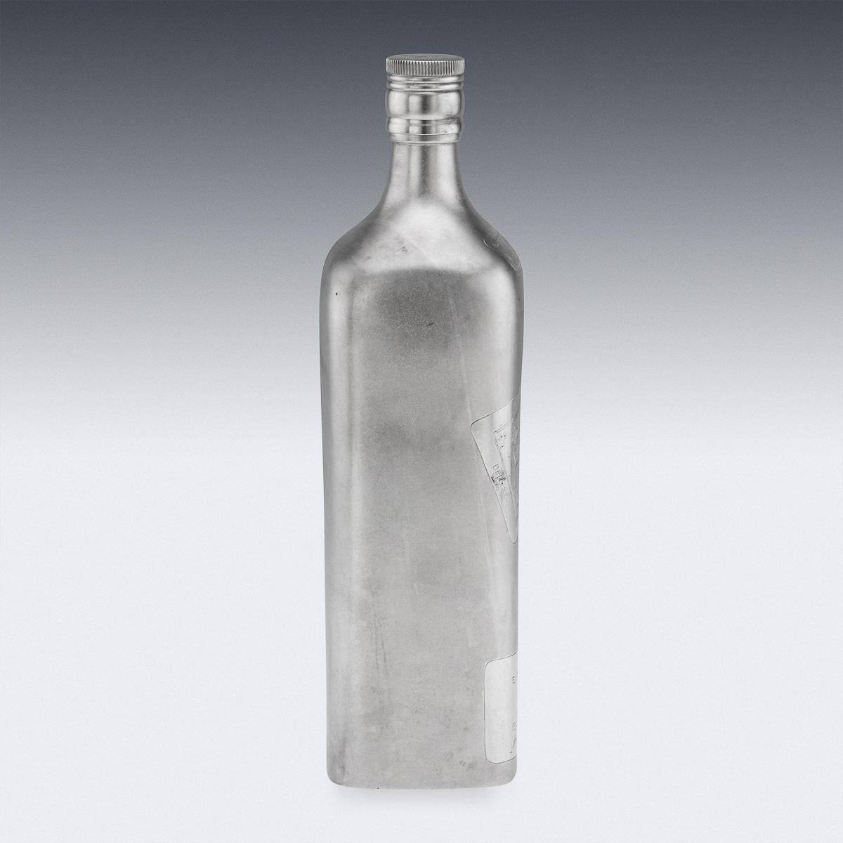 20. Jahrhundert Neuheit massivem Silber großen ein Liter Johnnie Walker Whisky-Flasche im Zustand „Gut“ in Royal Tunbridge Wells, Kent