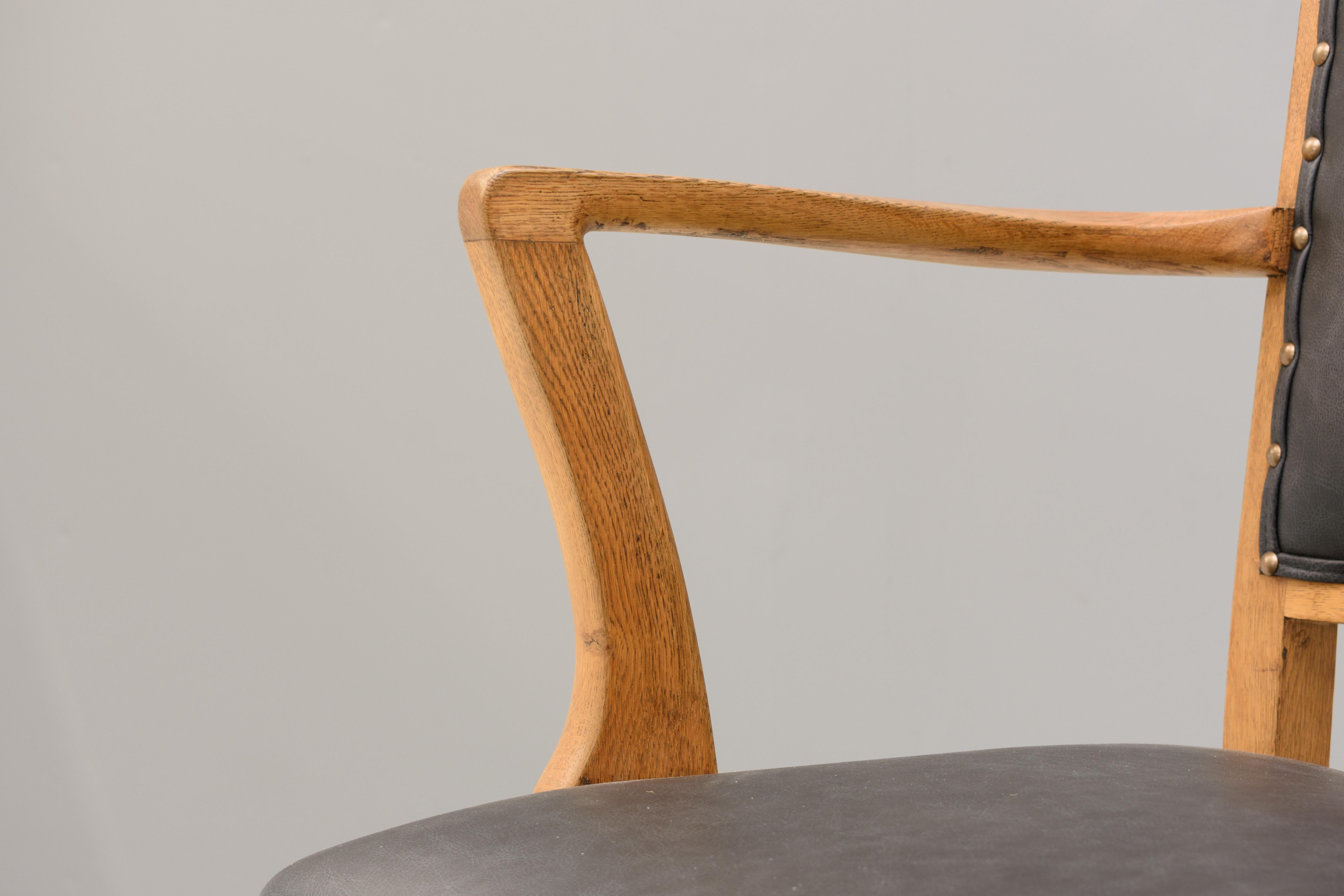 Cuir Fauteuils en Oak du 20e siècle en vente