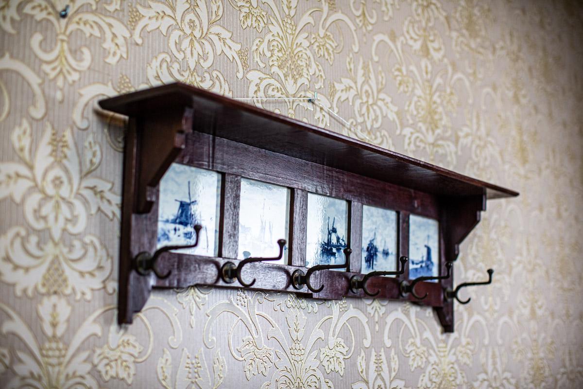 20th-Century Oak Coat Rack with Faience from Delft 7