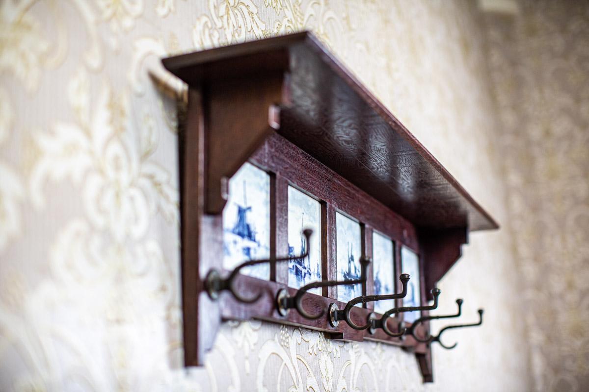 20th-Century Oak Coat Rack with Faience from Delft 8