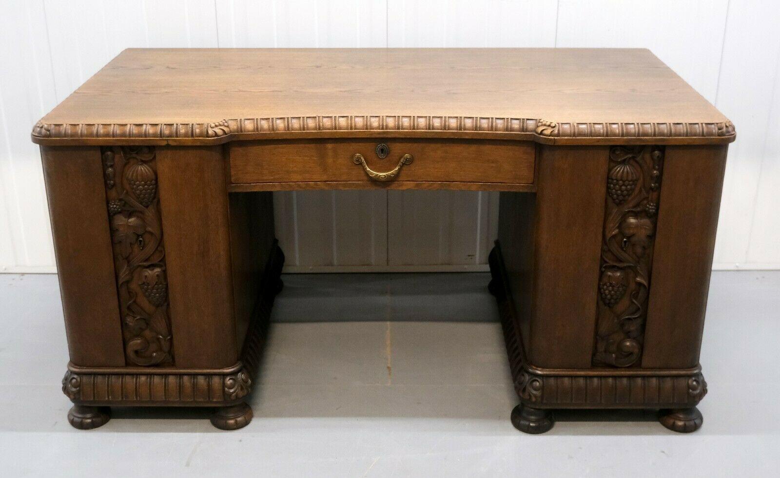 English 20th Century Oak Desk with Grapes and Vine Leaves Carvings & Sliding Shelves