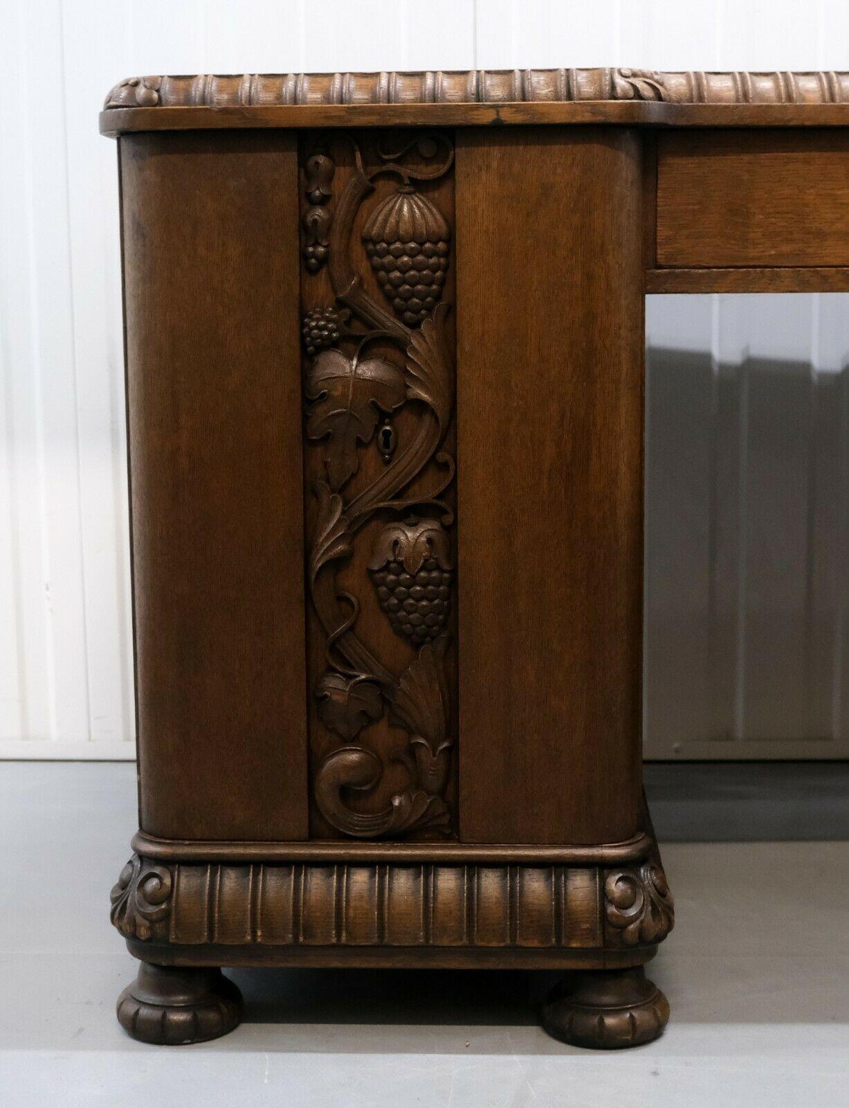 20th Century Oak Desk with Grapes and Vine Leaves Carvings & Sliding Shelves For Sale 1