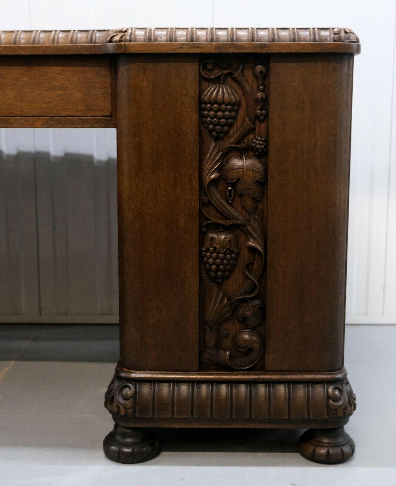 20th Century Oak Desk with Grapes and Vine Leaves Carvings & Sliding Shelves For Sale 2