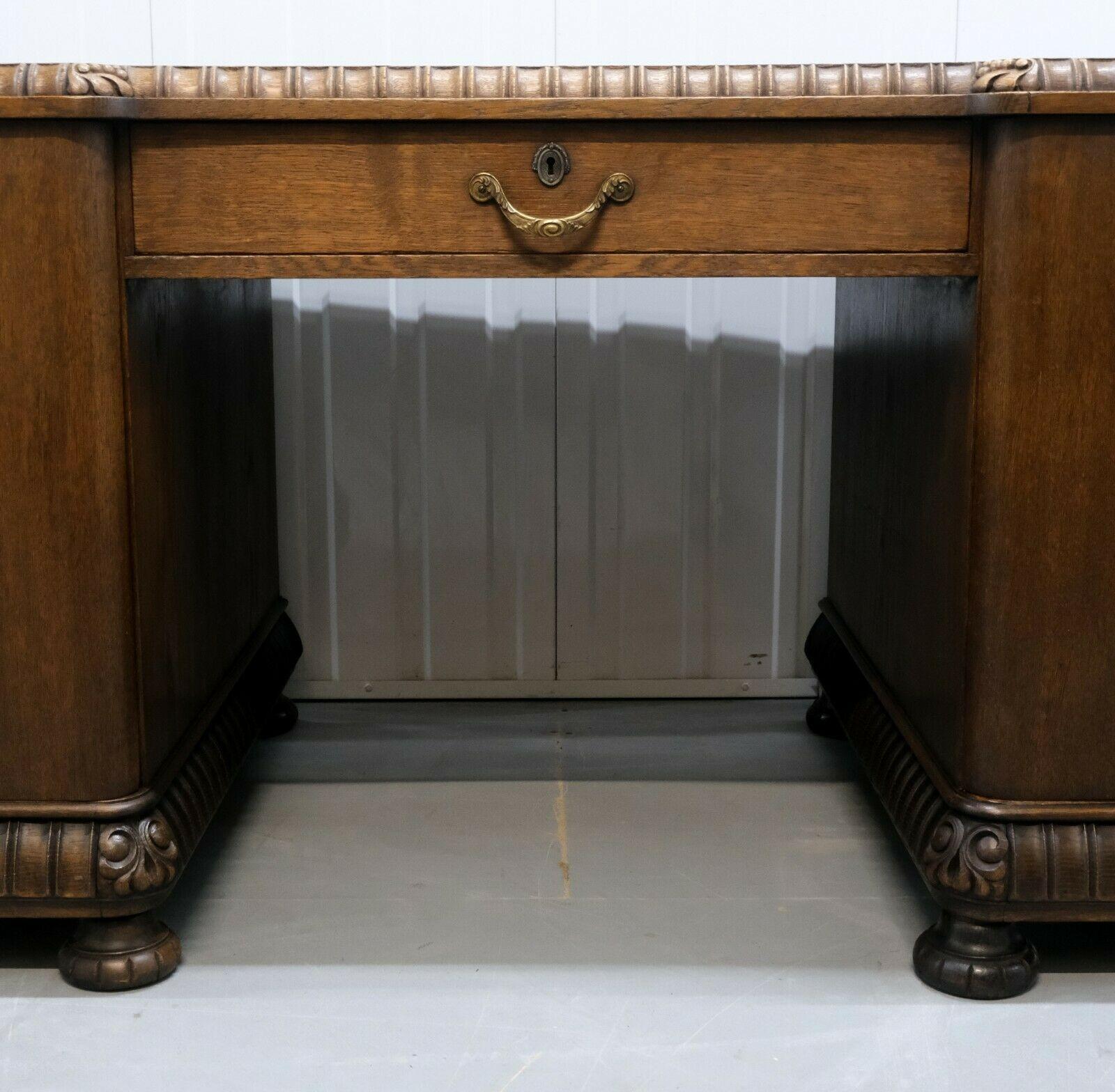 20th Century Oak Desk with Grapes and Vine Leaves Carvings & Sliding Shelves For Sale 3