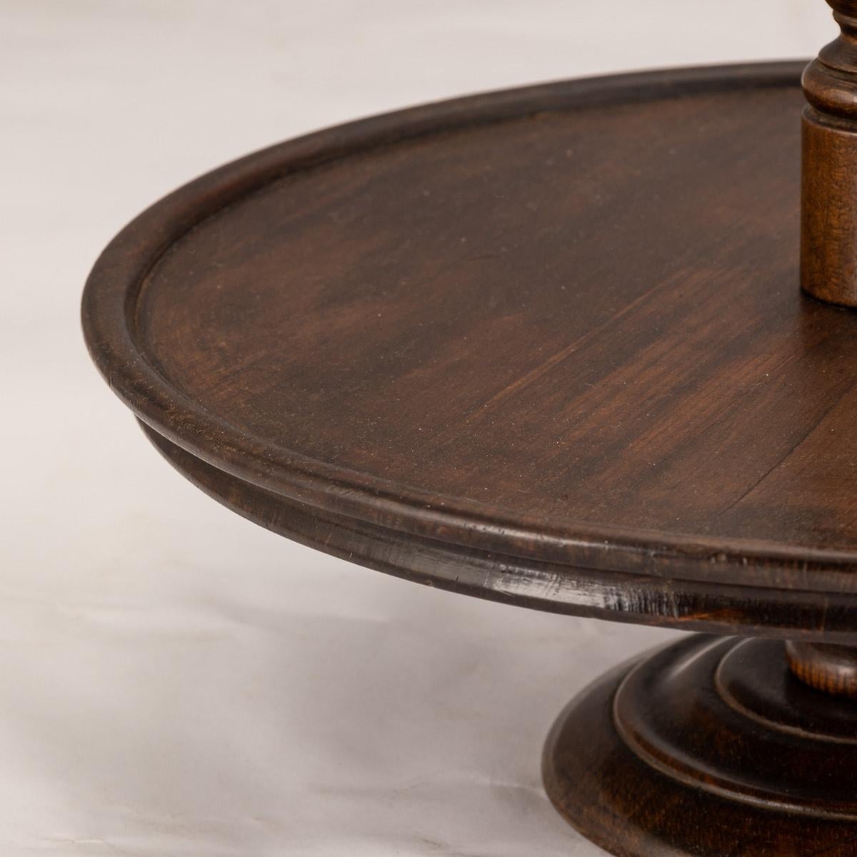 20th Century Oak Lazy Susan, Made In England, c.1930 In Good Condition For Sale In Royal Tunbridge Wells, Kent