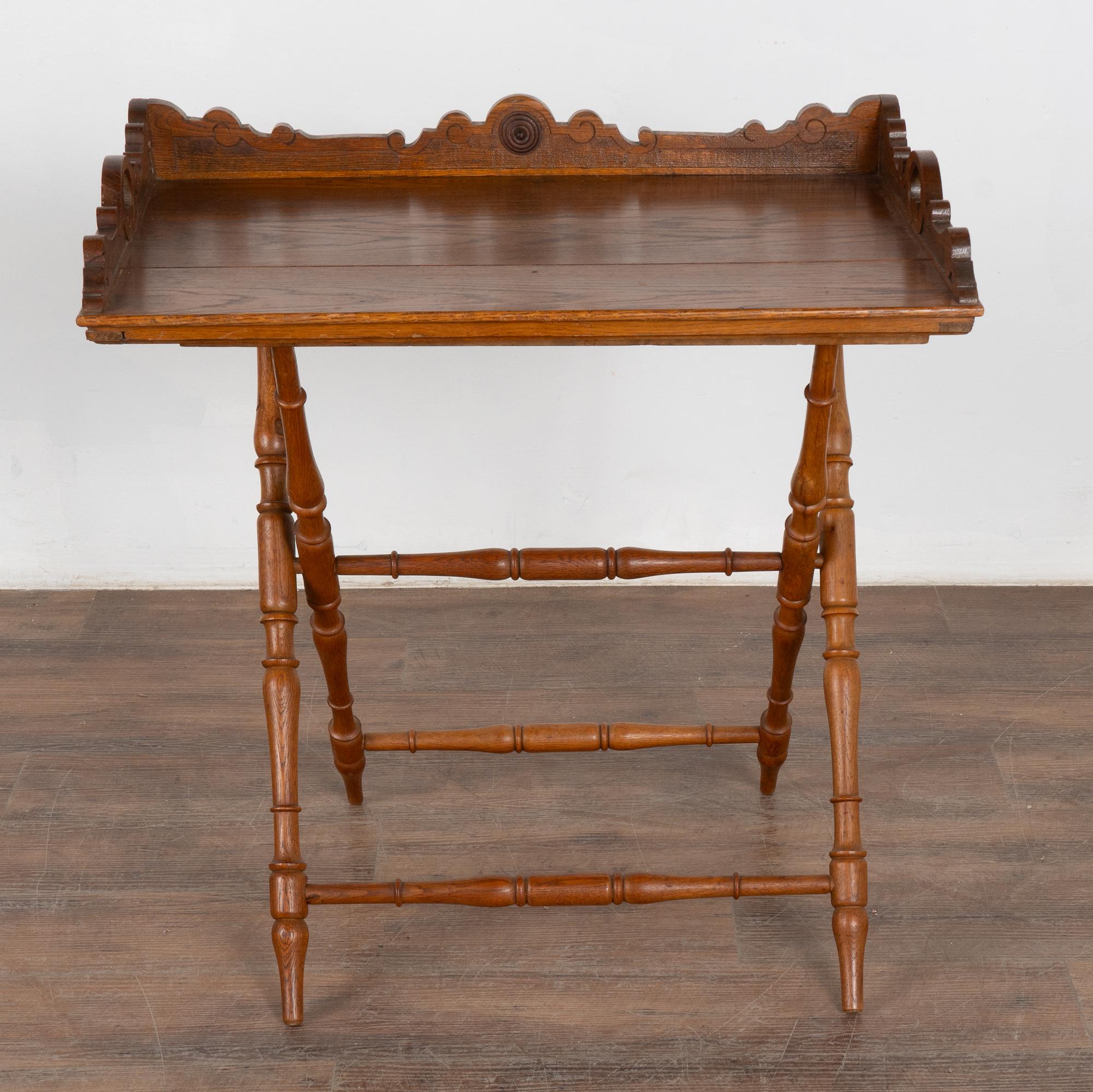 Tee-Serviertisch aus Eiche mit Tabletttisch aus dem 20. Jahrhundert, Dänemark (Dänisch) im Angebot