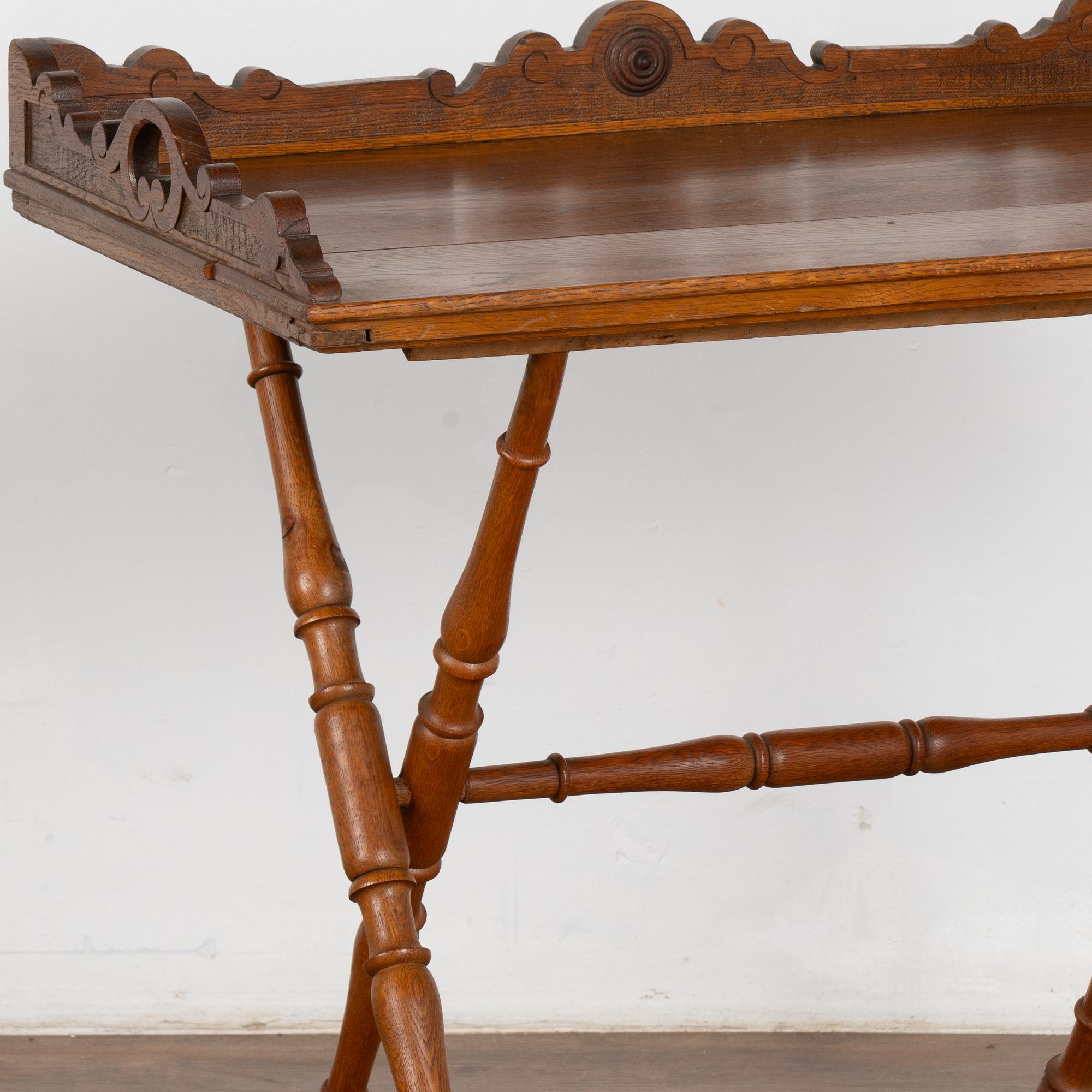 Tee-Serviertisch aus Eiche mit Tabletttisch aus dem 20. Jahrhundert, Dänemark (Eichenholz) im Angebot