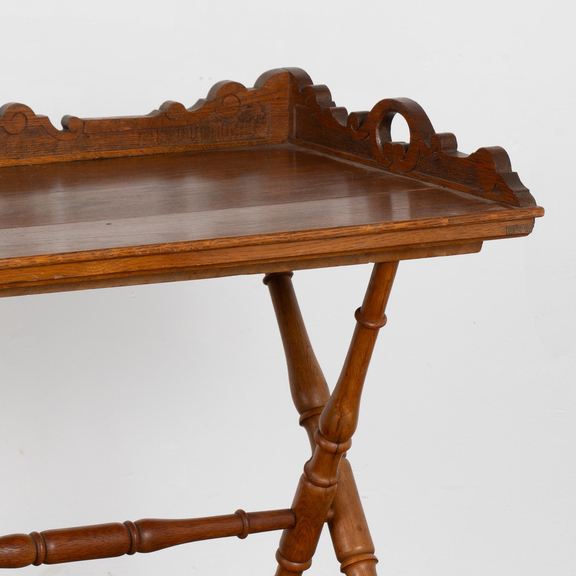 Tee-Serviertisch aus Eiche mit Tabletttisch aus dem 20. Jahrhundert, Dänemark im Angebot 1