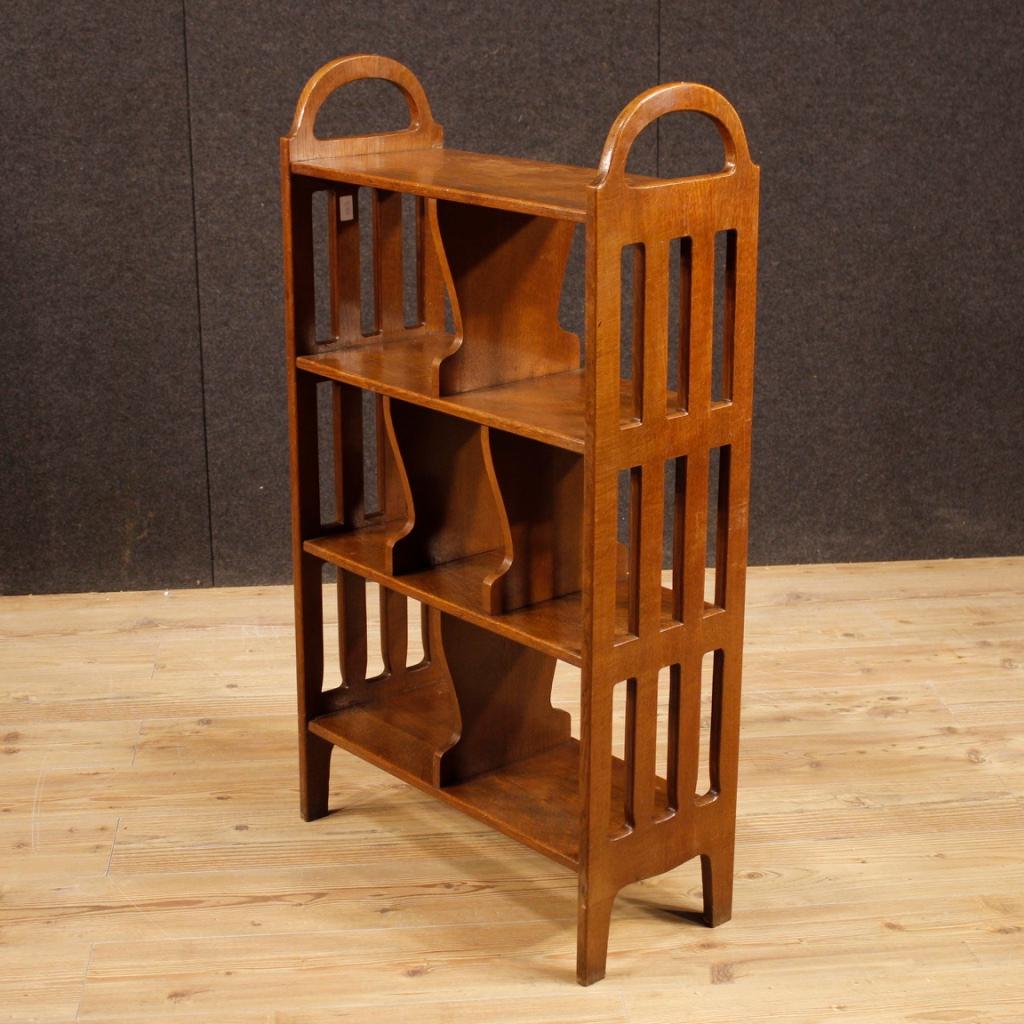 Particular Dutch bookcase from the first half of the 20th century. Furniture carved in oakwood of beautiful line and excellent solidity. Open bookcase, it can be easily placed in different parts of the house, of excellent proportion. It has some