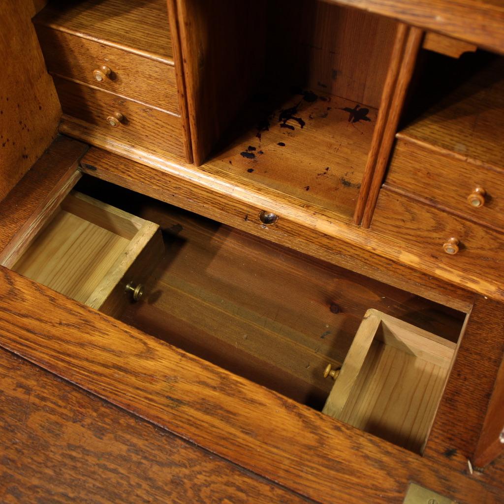 20th Century Oak Wood Dutch Bureau Desk, 1920 For Sale 8