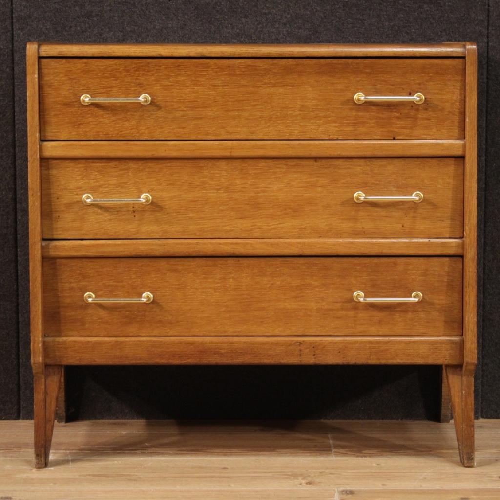 Small French commode from the 60s / 70s. Design furniture carved in oak wood of beautiful line and pleasant decor. Chest of drawers equipped with three front drawers of discreet capacity and wooden top in character of good service. Furniture that