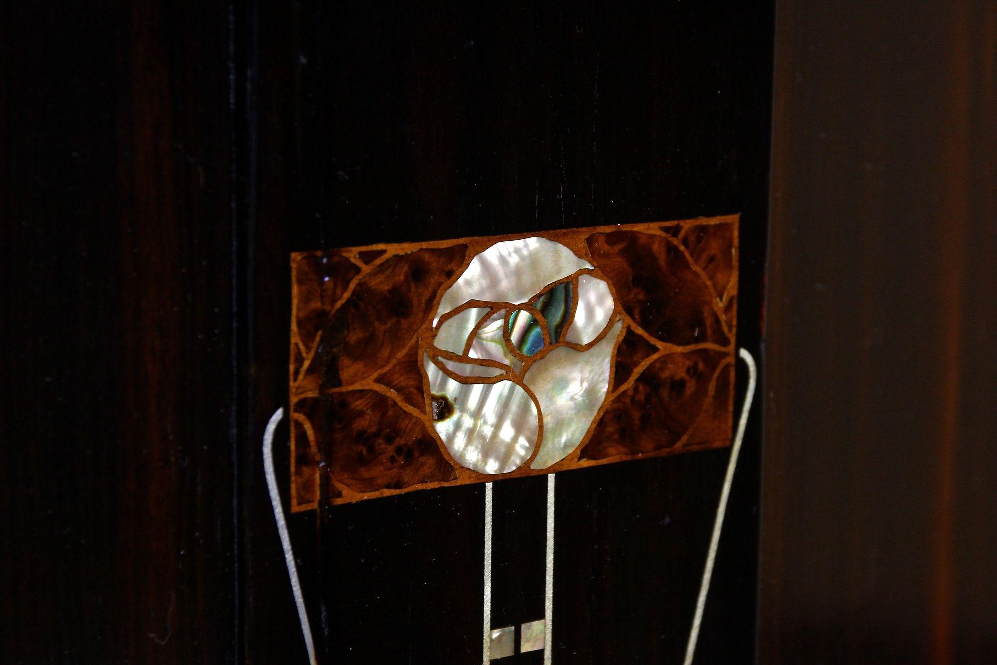 20th Century Octagonal Art Nouveau Table, Mother Of Pearl Inlays, AT ca. 1905 For Sale 3