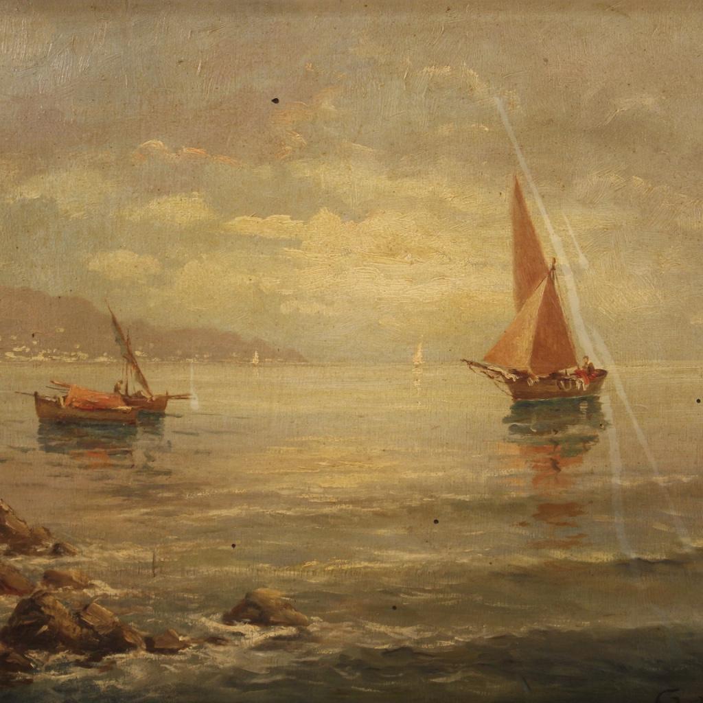French painting from mid-20th century. Framework oil on board depicting a pleasant view of the sea with sailboats of good pictorial quality. Framework of excellent proportion adorned with a carved and gilded wooden frame equipped with a wood-colored