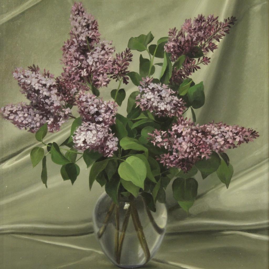 Italian painting dated 1942. Oil on canvas framework, on the first canvas, depicting still life, Vase with lilac flowers, of good pictorial quality. Finely chiseled and gilded wood and plaster frame with beautifully decorated lacquered wooden