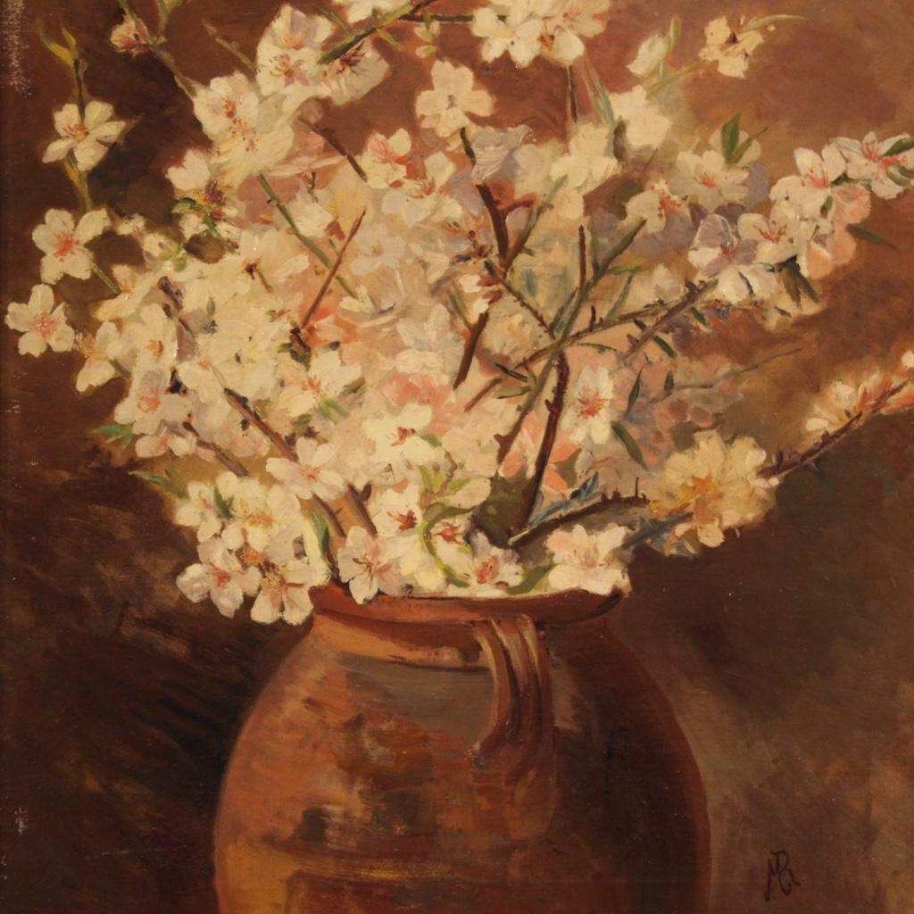 Italian painting from 20th century. Work oil on canvas, on the first canvas, depicting still life Vase with flowers of good pictorial quality. Frame in wood and plaster, carved and gilded, equipped with a beautifully decorated lacquered wooden