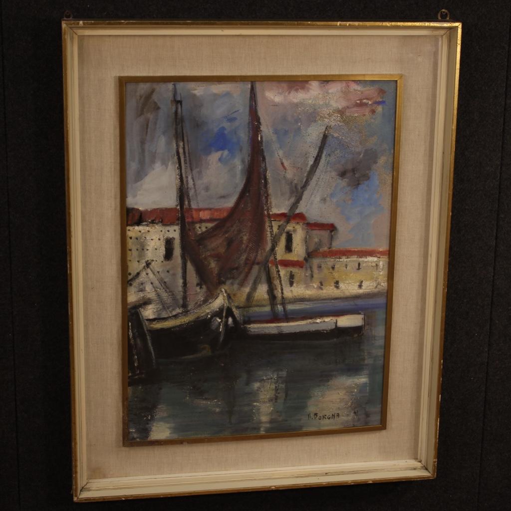 Italian painting of the second half of the 20th century. Oil painting on cardboard depicting a port view with boats of good pictorial quality. Golden and lacquered wooden frame with fabric passe-partout with some signs of aging (see photo).
