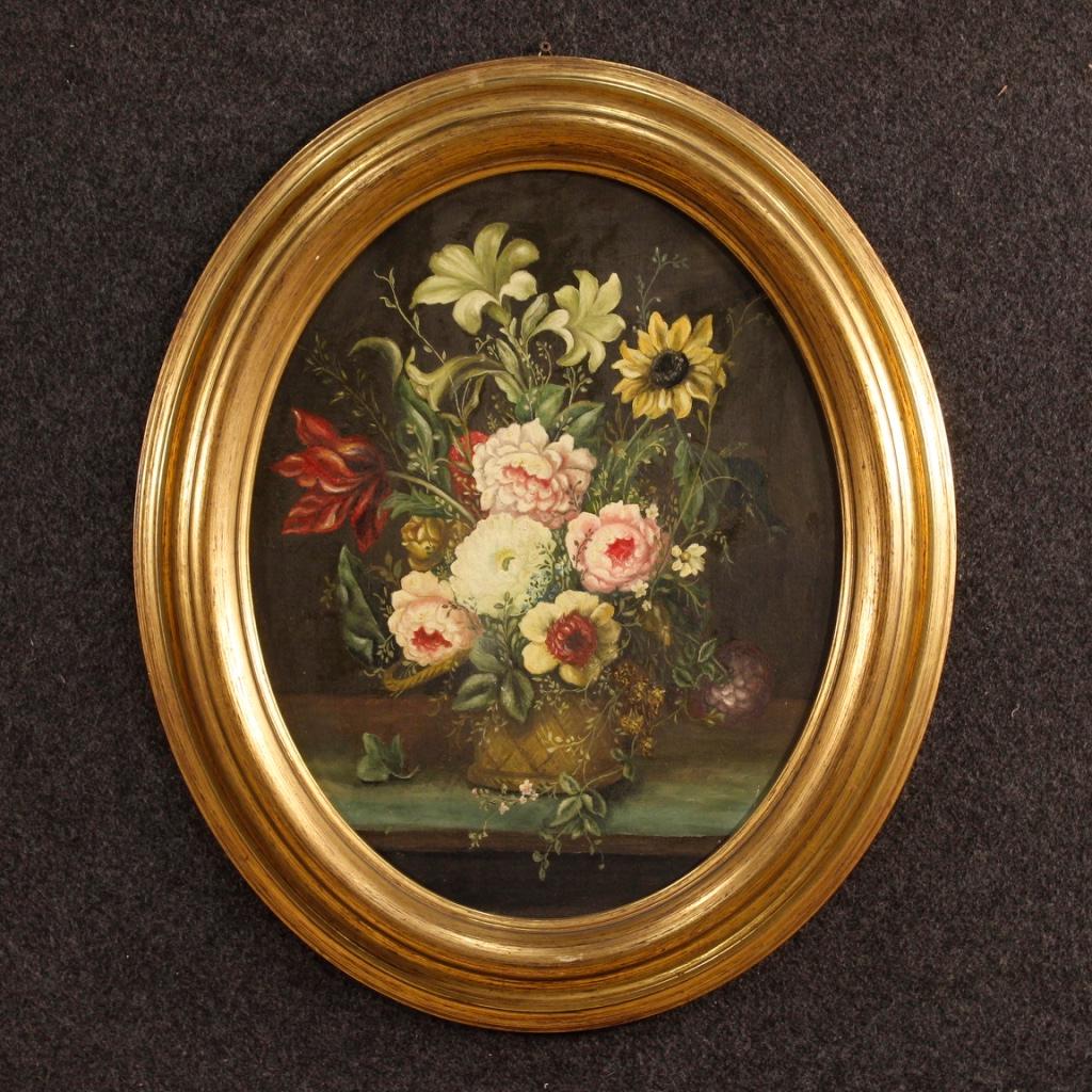 Italian paintings from 20th century. Works oil on cardboard depicting still life, vases with flowers of good pictorial quality. Carved and gilded wooden frames of beautiful decoration. Framework of easy insertion in different parts of the house, of