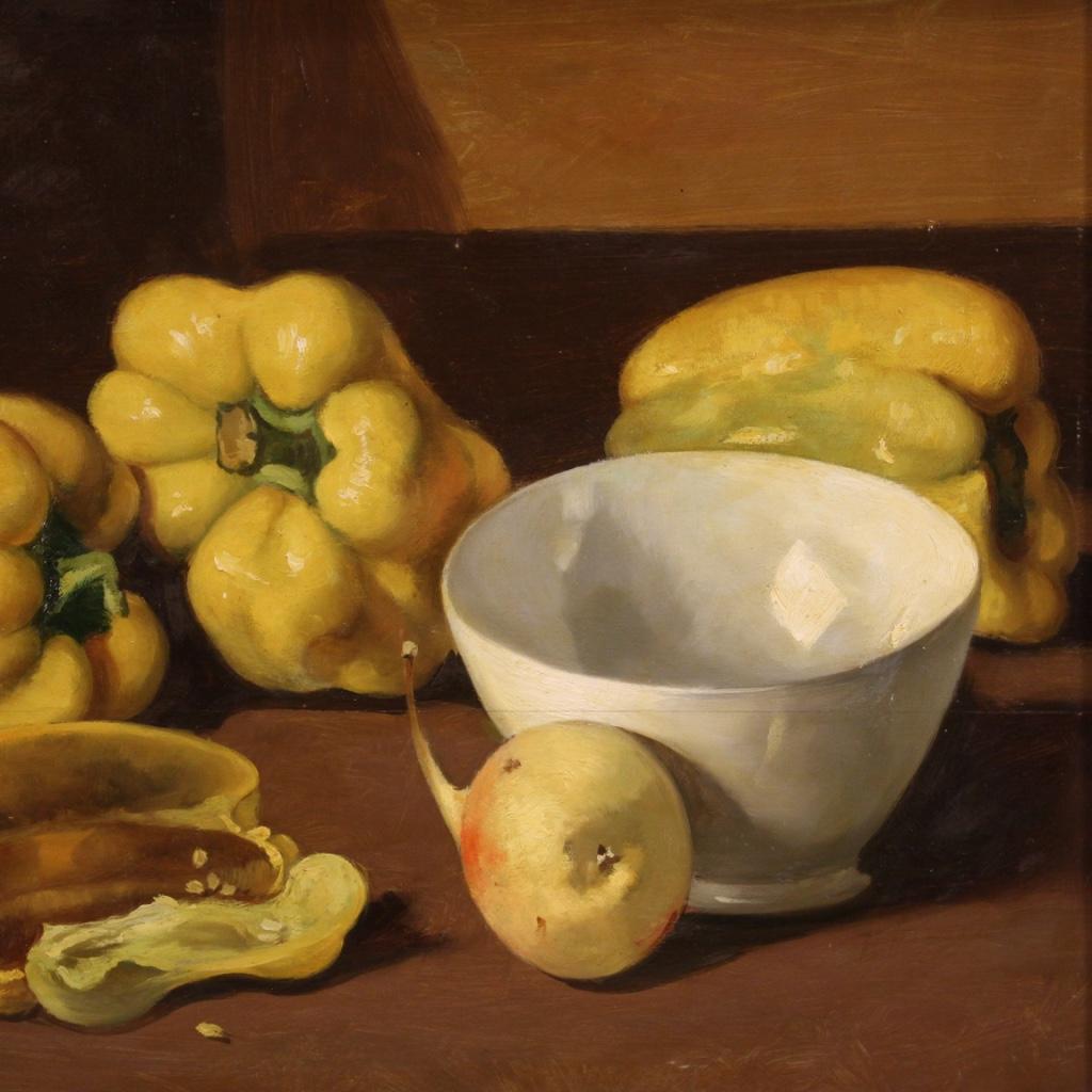 Italian painting from the first half of the 20th century. Framework oil on panel depicting still life with peppers, pear and bowl of excellent pictorial quality. Painting signed lower left (see photo) Vittorio Gussoni (1893-1968) missing certificate