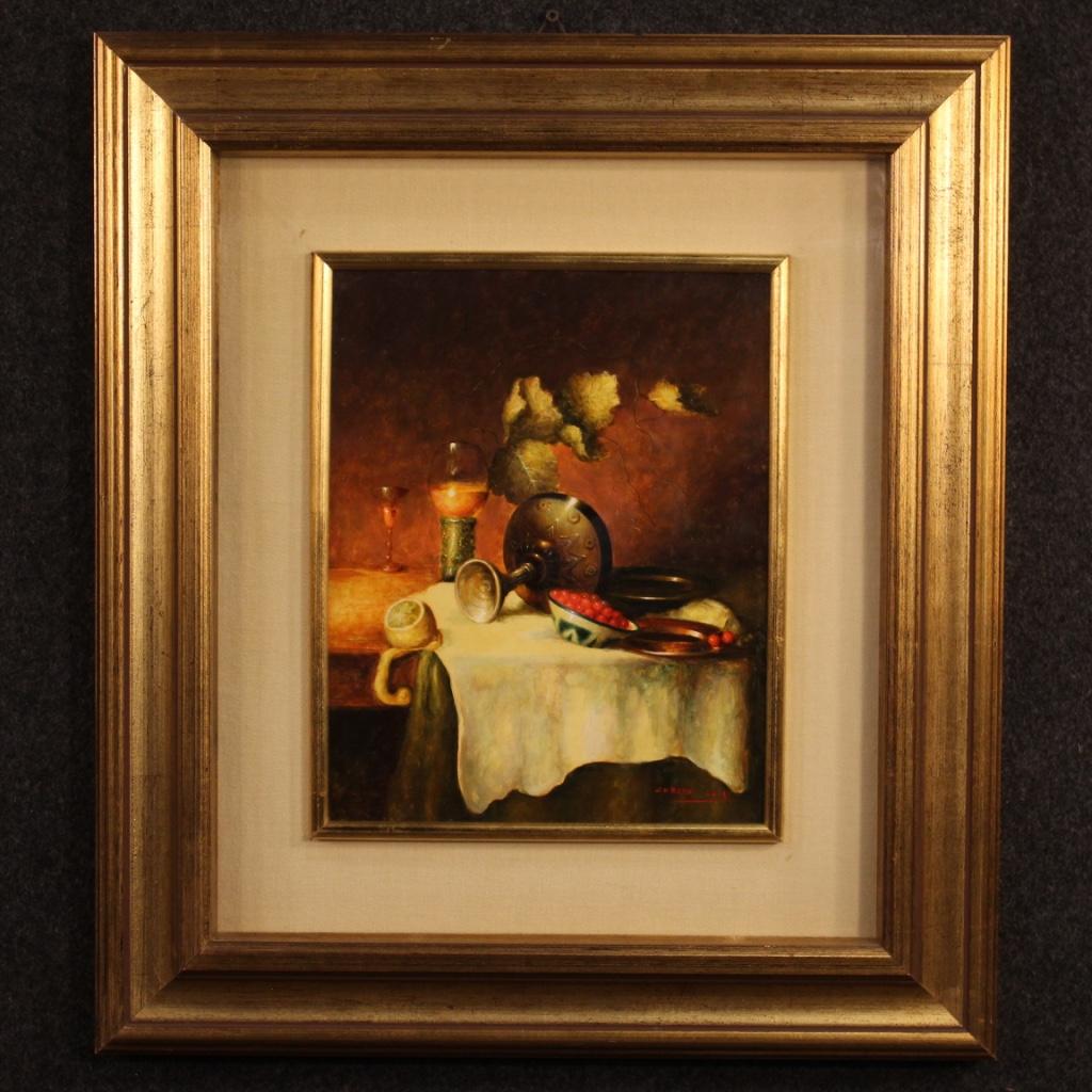 Italian painting from the second half of the 20th century. Framework oil on panel depicting nice still life in antique style of beautiful decoration. Framework of good size and pleasant decor with wooden frame, passe-partout in fabric and protective