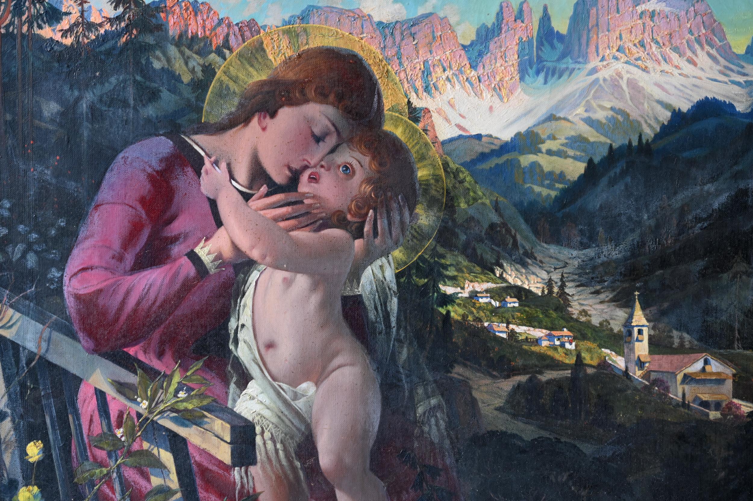 Ein farbenfrohes Ölgemälde, signiert und datiert von dem Münchner Maler
J.F. Bender. Die innige Umarmung Marias mit Ihrem Sohn Jesus ist von großer Liebe und Fürsorge für den kleinen Sohn geprägt. Die beiden sitzen auf einer Bank inmitten einer