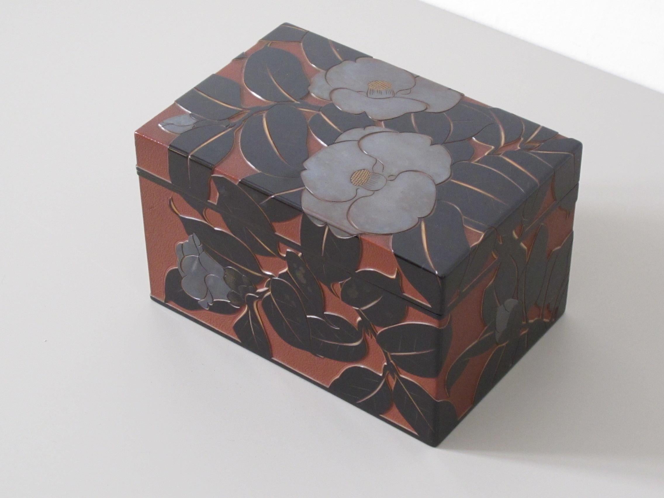 20th Century Okabe Keizo Japanese Carved Lacquer Tea Box, 1940 In Excellent Condition For Sale In TORINO, IT