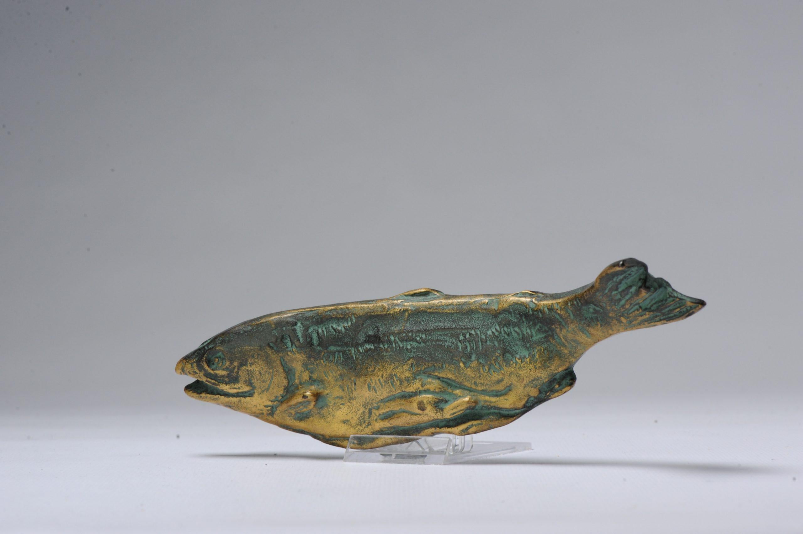 20th Century Okimono Bronze Japanese Statue of Fish Japan Marked In Fair Condition For Sale In Amsterdam, Noord Holland