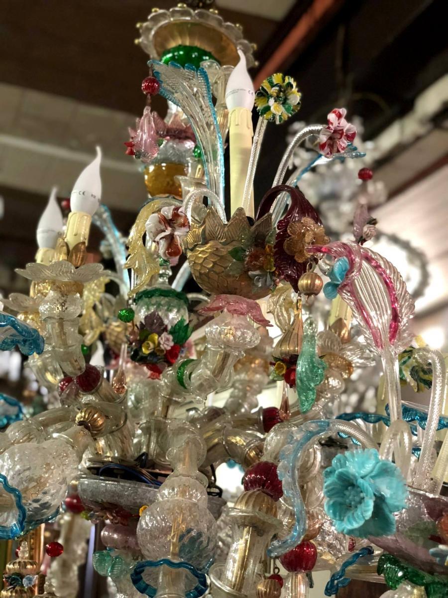 A very fine quality 20th century Murano glass and gold 24-karat chandelier. 

The art of Murano glass chandeliers is really famous in the world. These venetian chandeliers are handcrafted by the famous Murano glass maker masters in Venice, Italy.