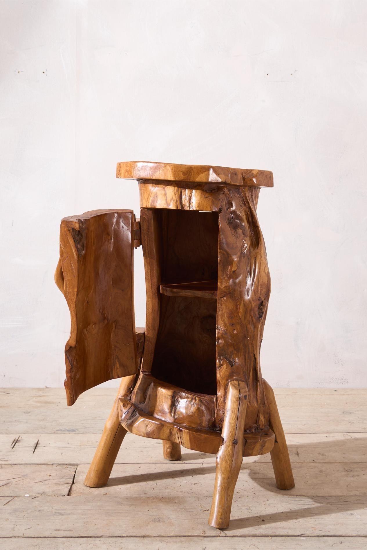 Armoire d'appoint de montagne espagnole du 20e siècle en bois d'olivier Excellent état - En vente à Malton, GB