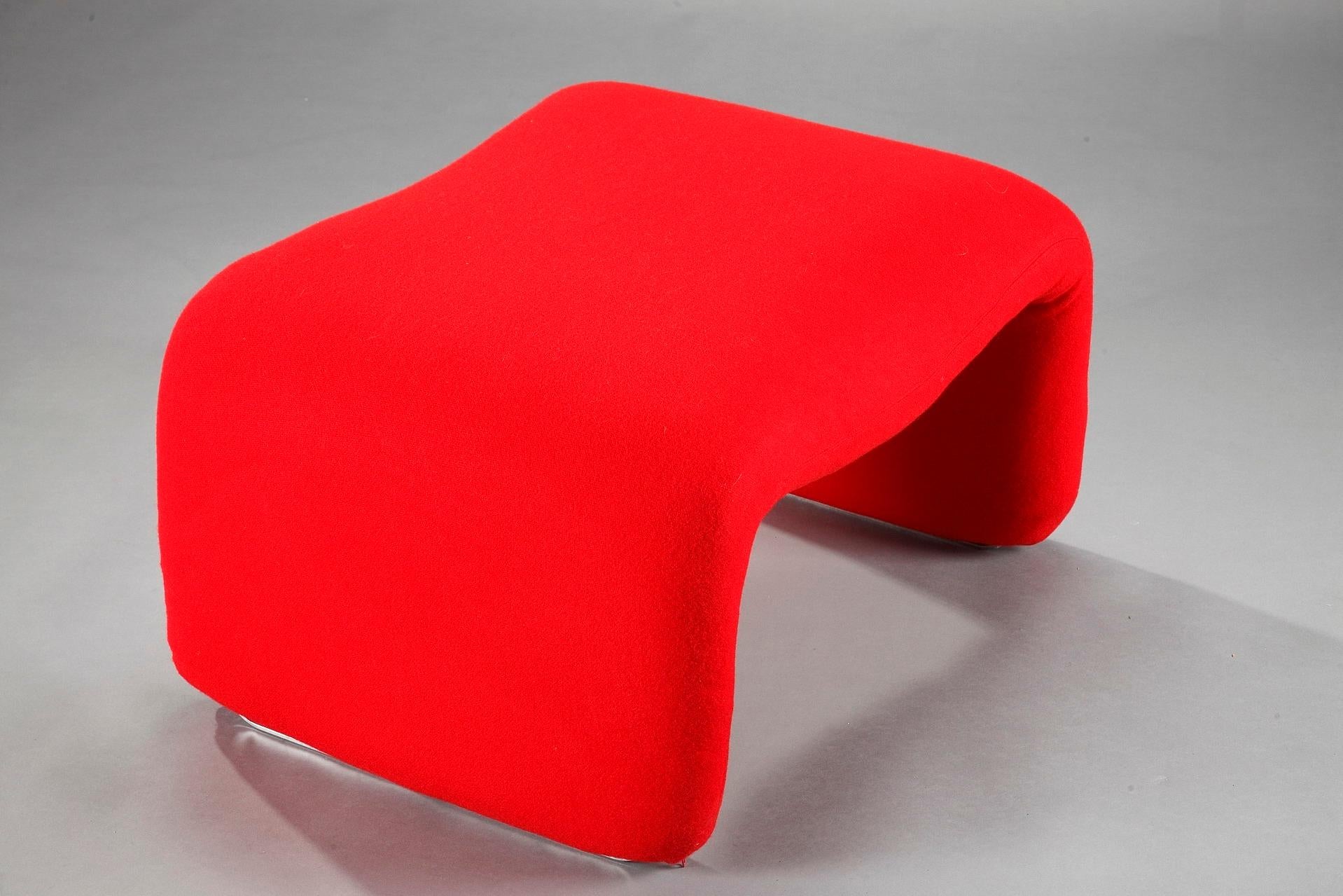 1960s Djinn ottoman by Olivier Mourgue for Airborne. Kvadrat red upholstery over foam and internal steel frame. This ottoman is very popular because was featured in Stanley Kubrick’s movie 2001: A Space Odyssey. A red Djinn chair and sofa are
