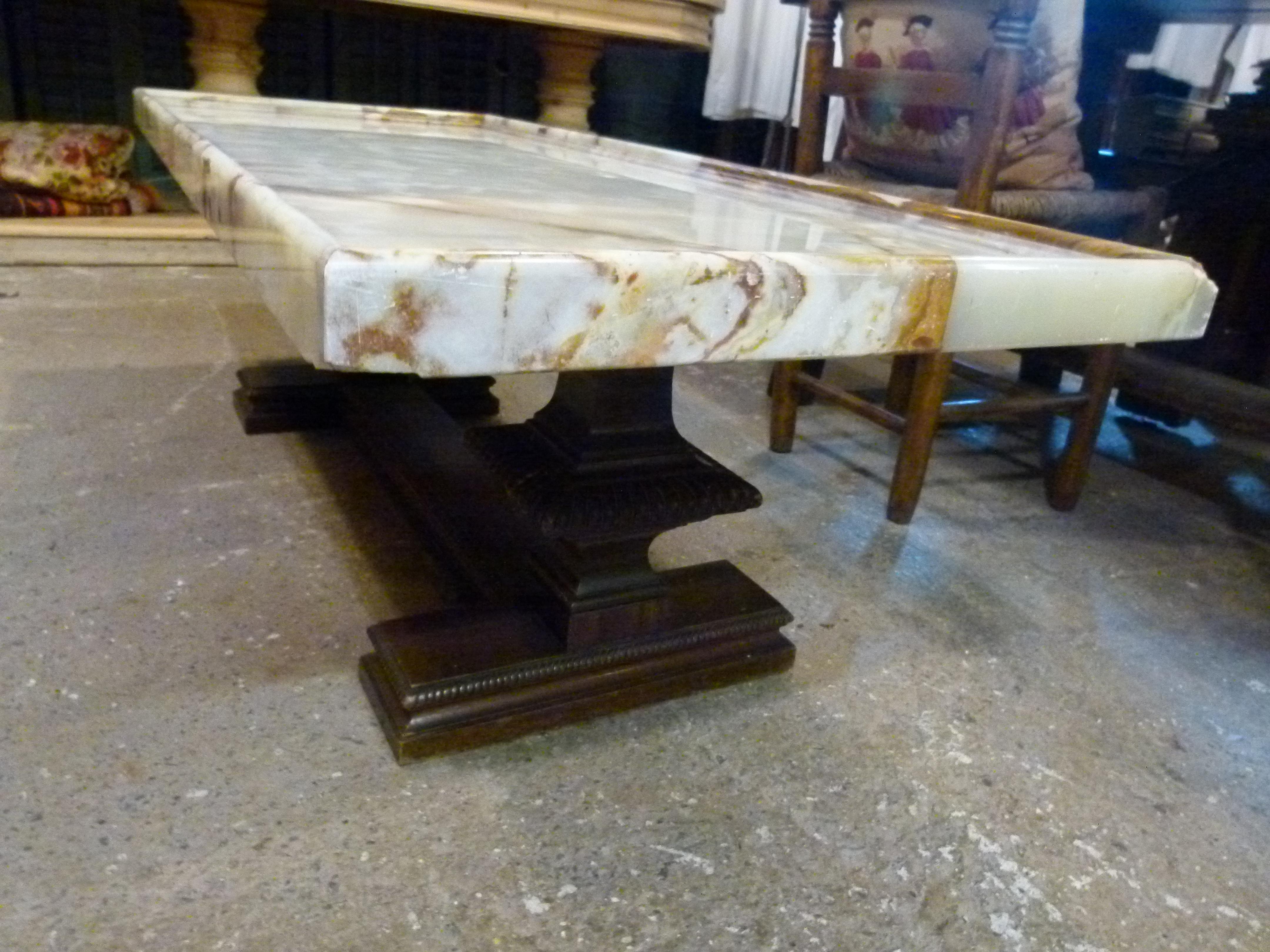 20th Century Center Table in Onyx Stone Top and Wood Base. Spain In Distressed Condition In Vulpellac, Girona