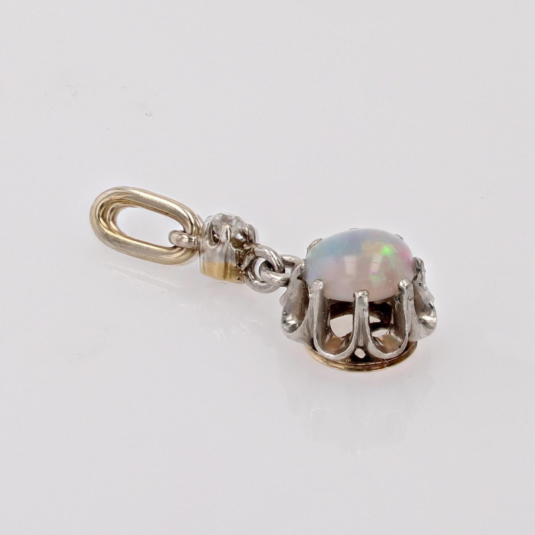Taille ronde Pendentif du 20ème siècle en or jaune 18 carats, diamants et opale en vente