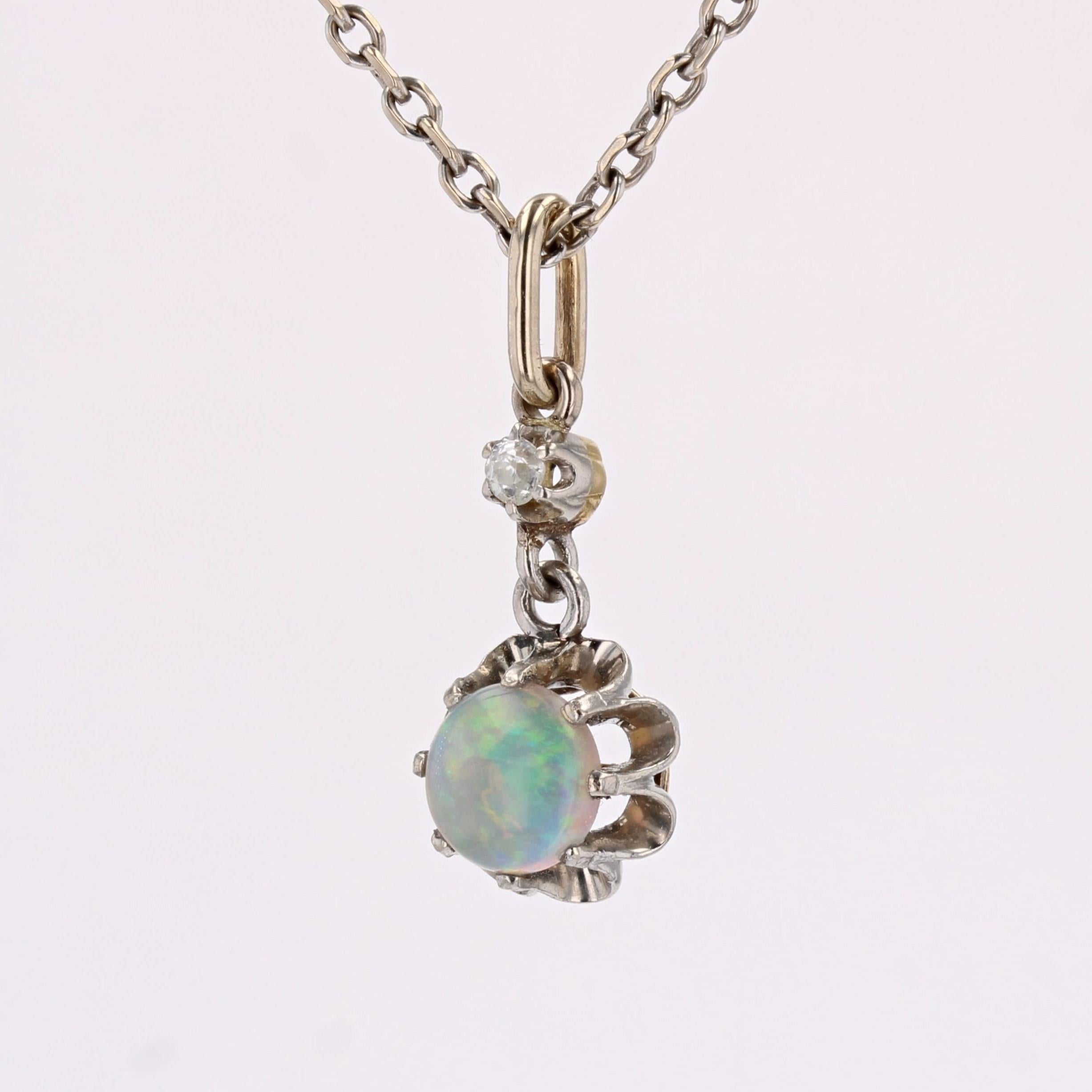 Pendentif du 20ème siècle en or jaune 18 carats, diamants et opale Excellent état - En vente à Poitiers, FR