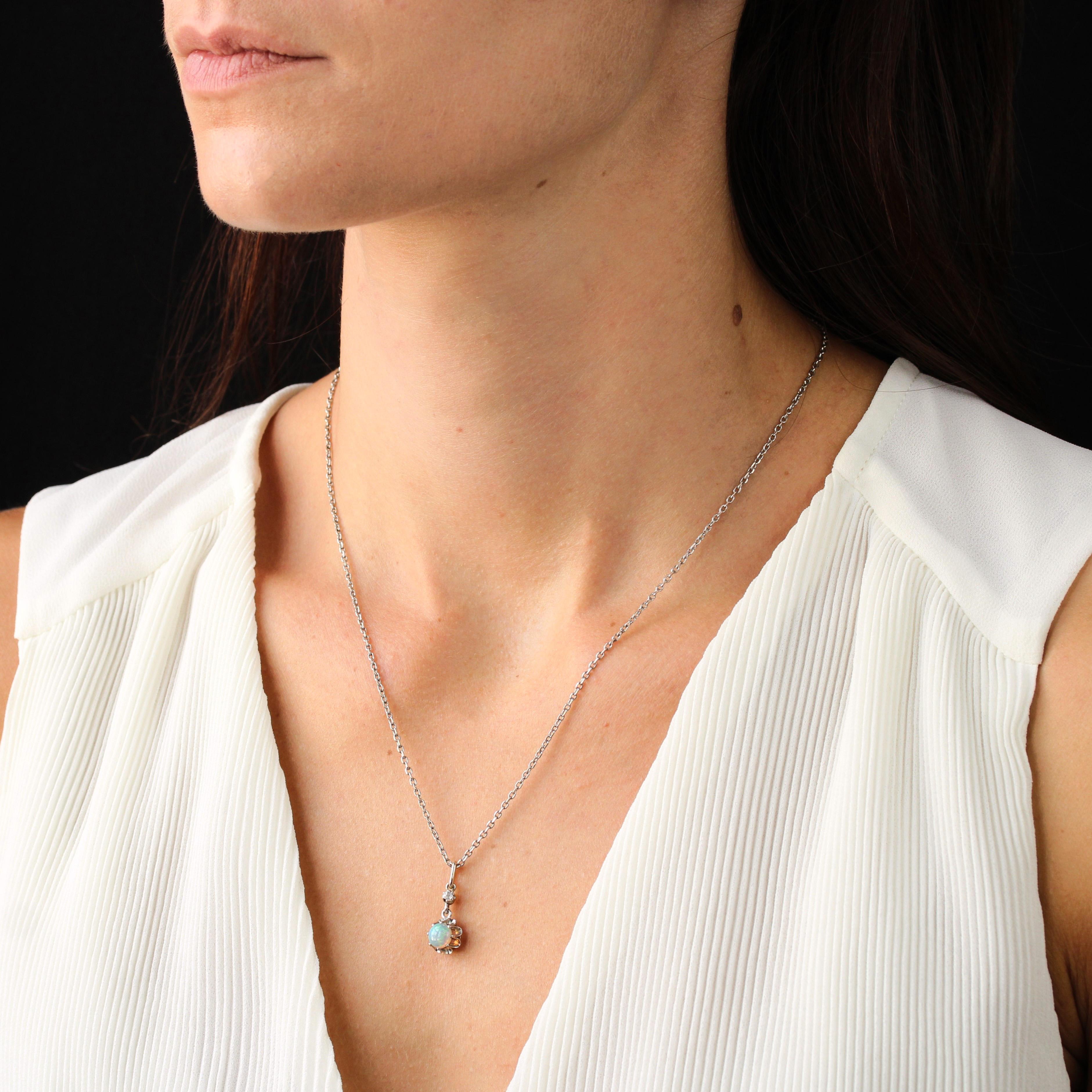 Pendentif du 20ème siècle en or jaune 18 carats, diamants et opale en vente 1